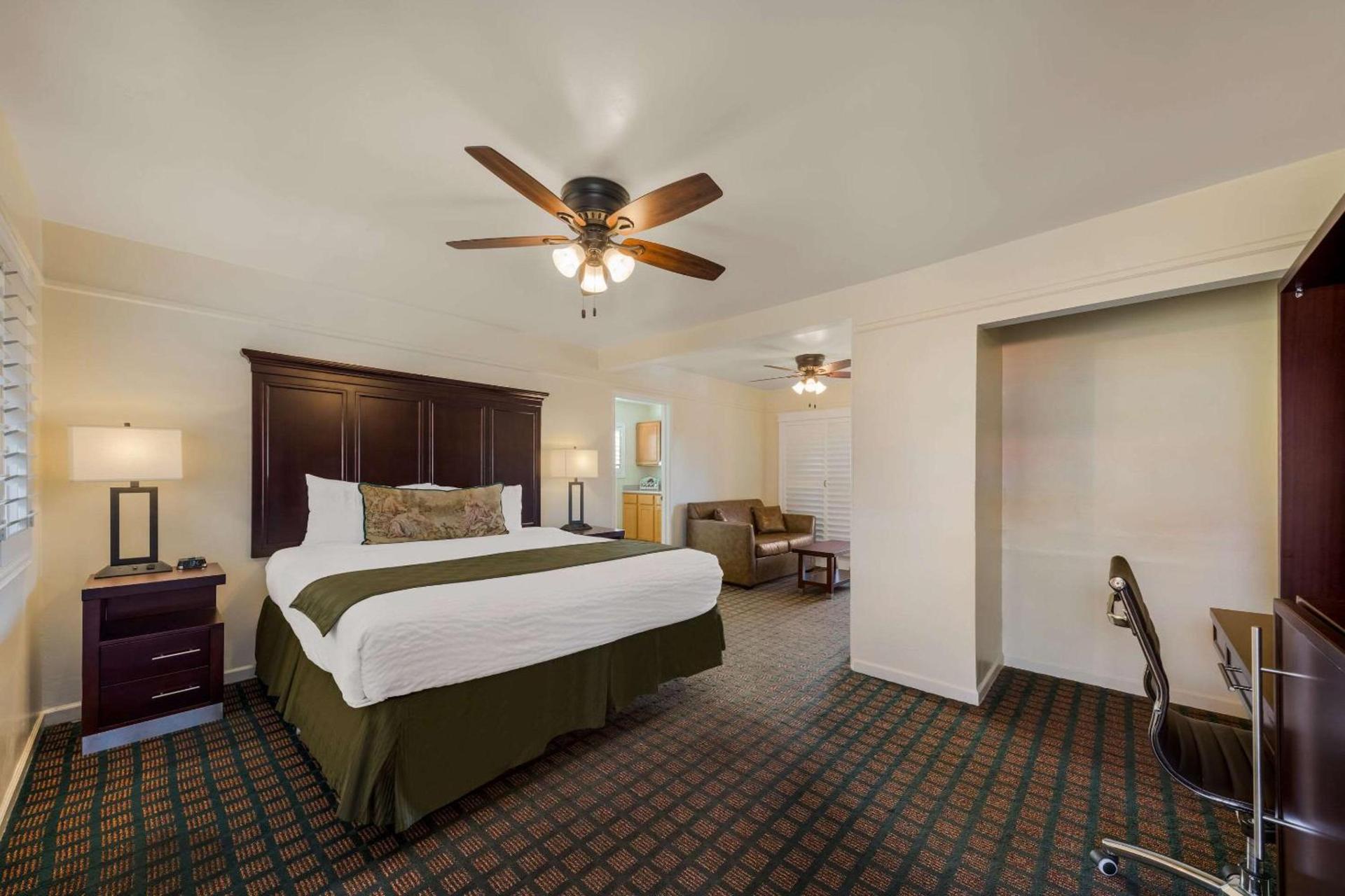 Clarion Collection Carmel Oaks Inn photo 27