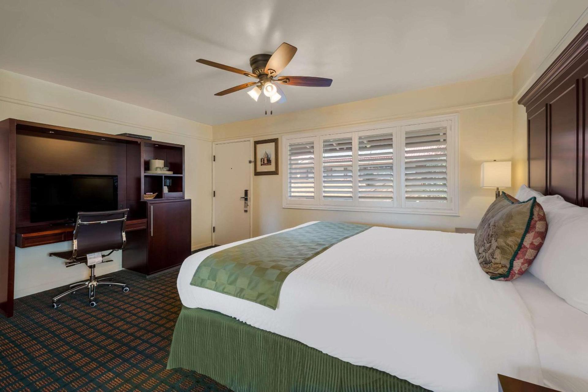 Clarion Collection Carmel Oaks Inn photo 28