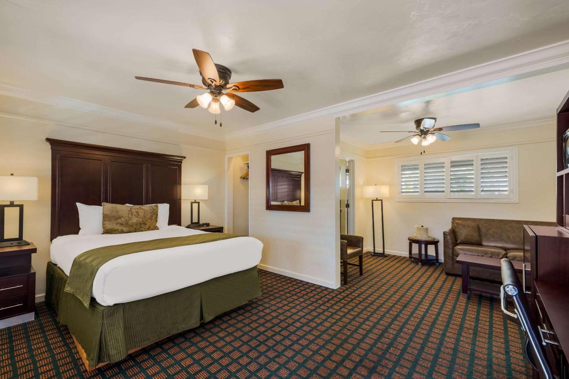 Clarion Collection Carmel Oaks Inn photo 30