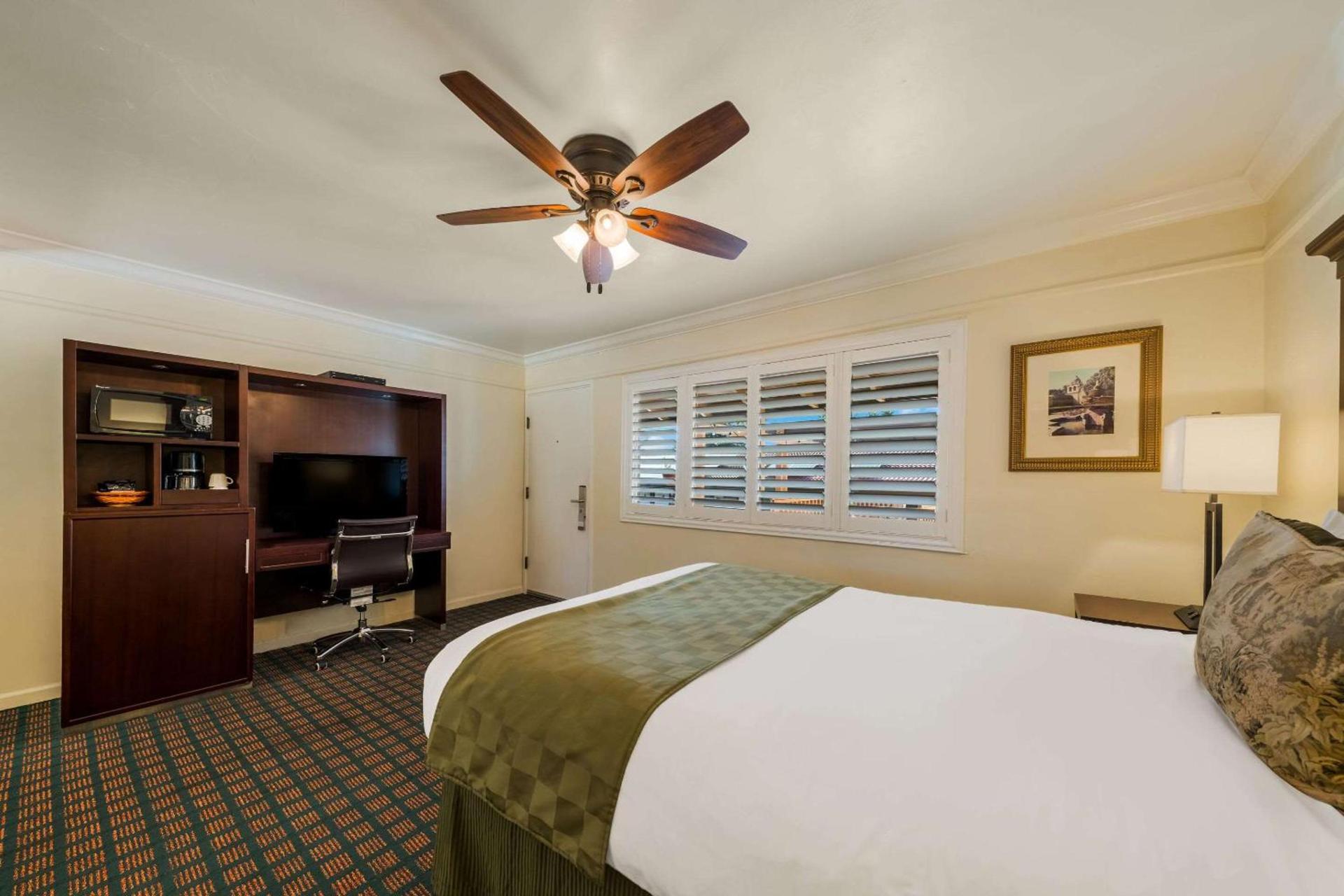 Clarion Collection Carmel Oaks Inn photo 31
