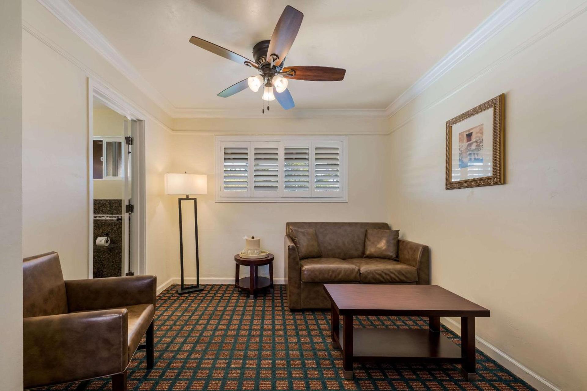 Clarion Collection Carmel Oaks Inn photo 32