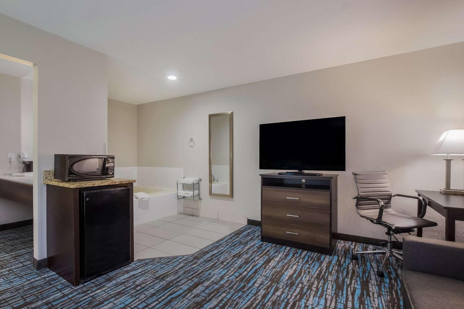 Clarion Pointe Harrodsburg-Danville photo 21