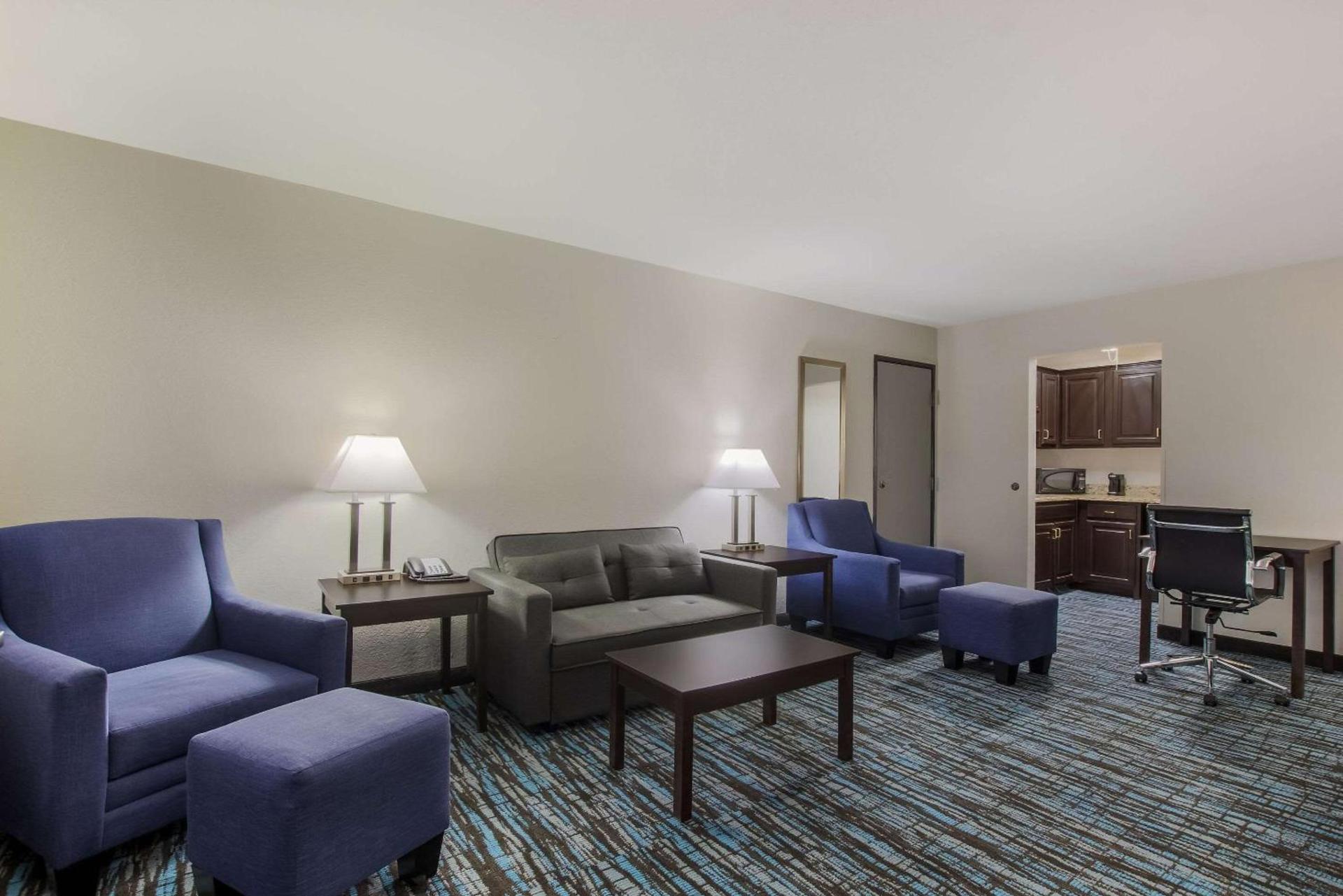 Clarion Pointe Harrodsburg-Danville photo 24