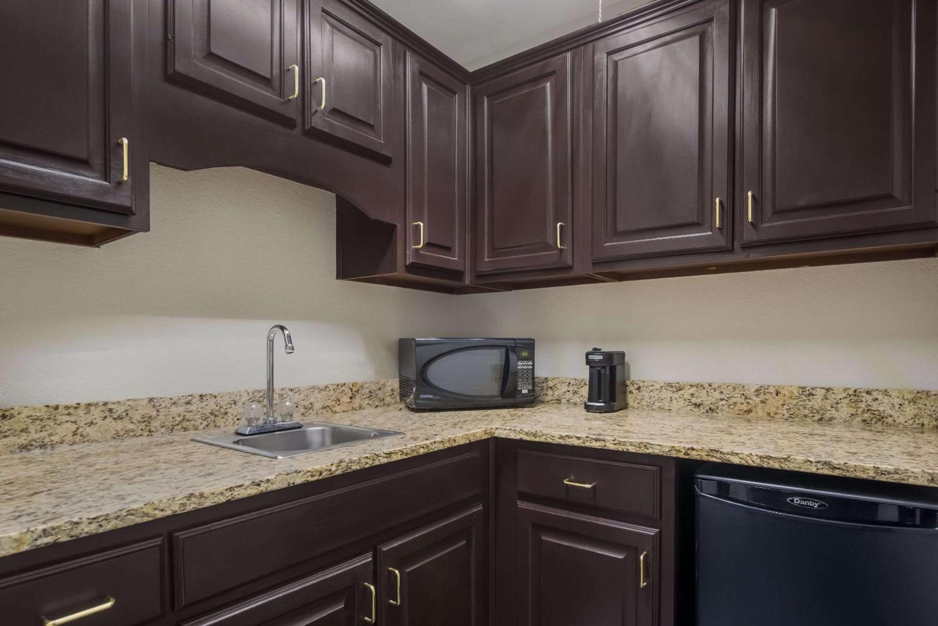 Clarion Pointe Harrodsburg-Danville photo 26