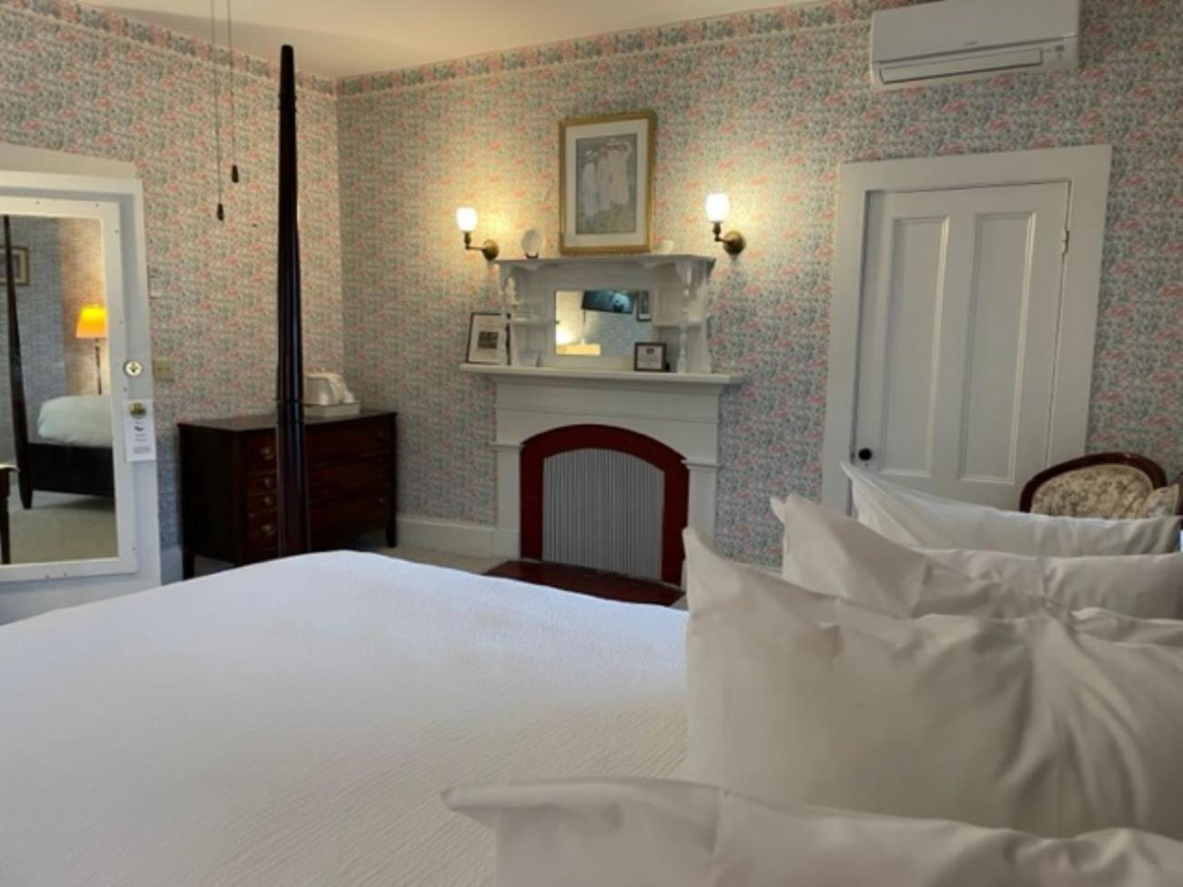 Central House Inn photo 85