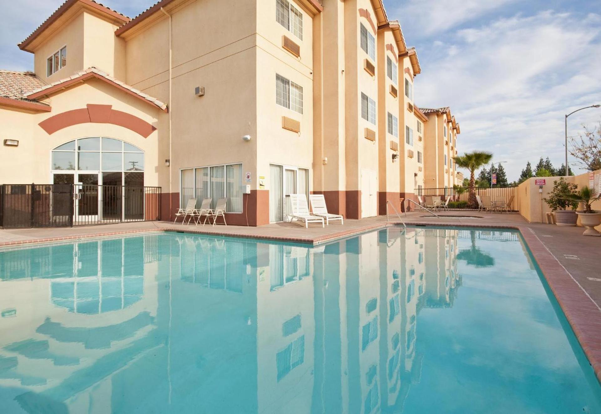 Holiday Inn Express Madera by IHG photo 2