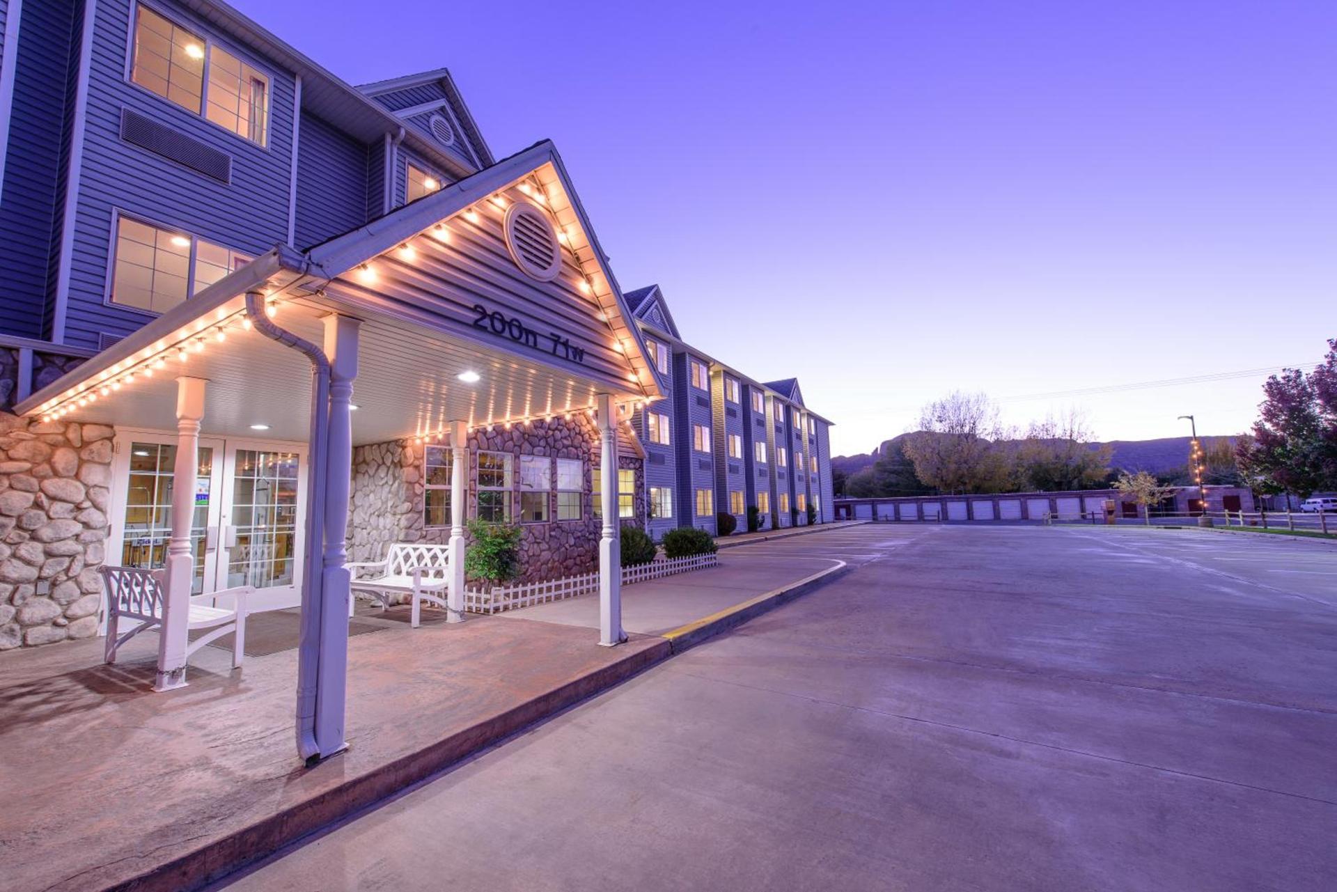 River Canyon Lodge photo 1