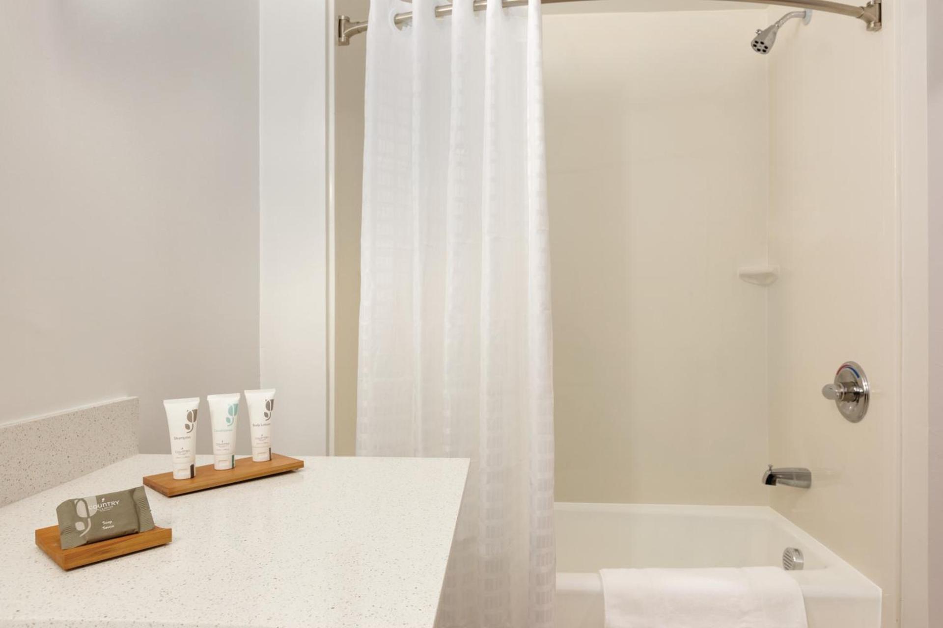 Country Inn & Suites by Radisson, Romeoville - Bolingbrook photo 34