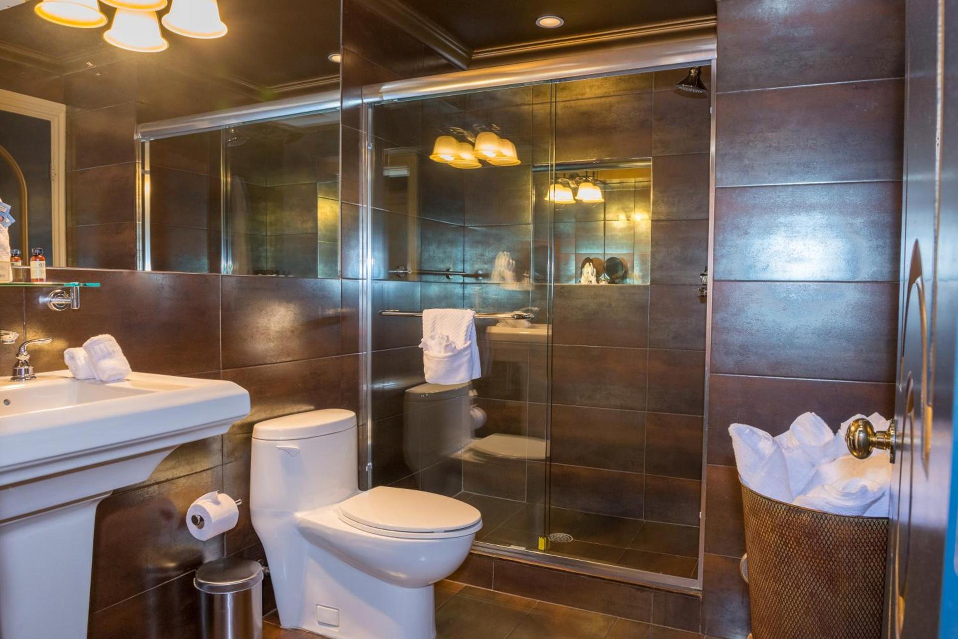 Riviera Suites photo 39