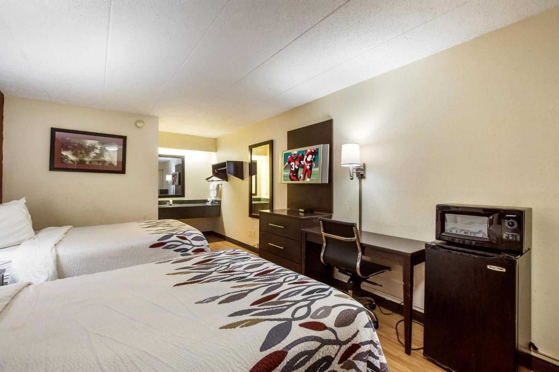 Red Roof Inn Saginaw – Frankenmuth photo 18