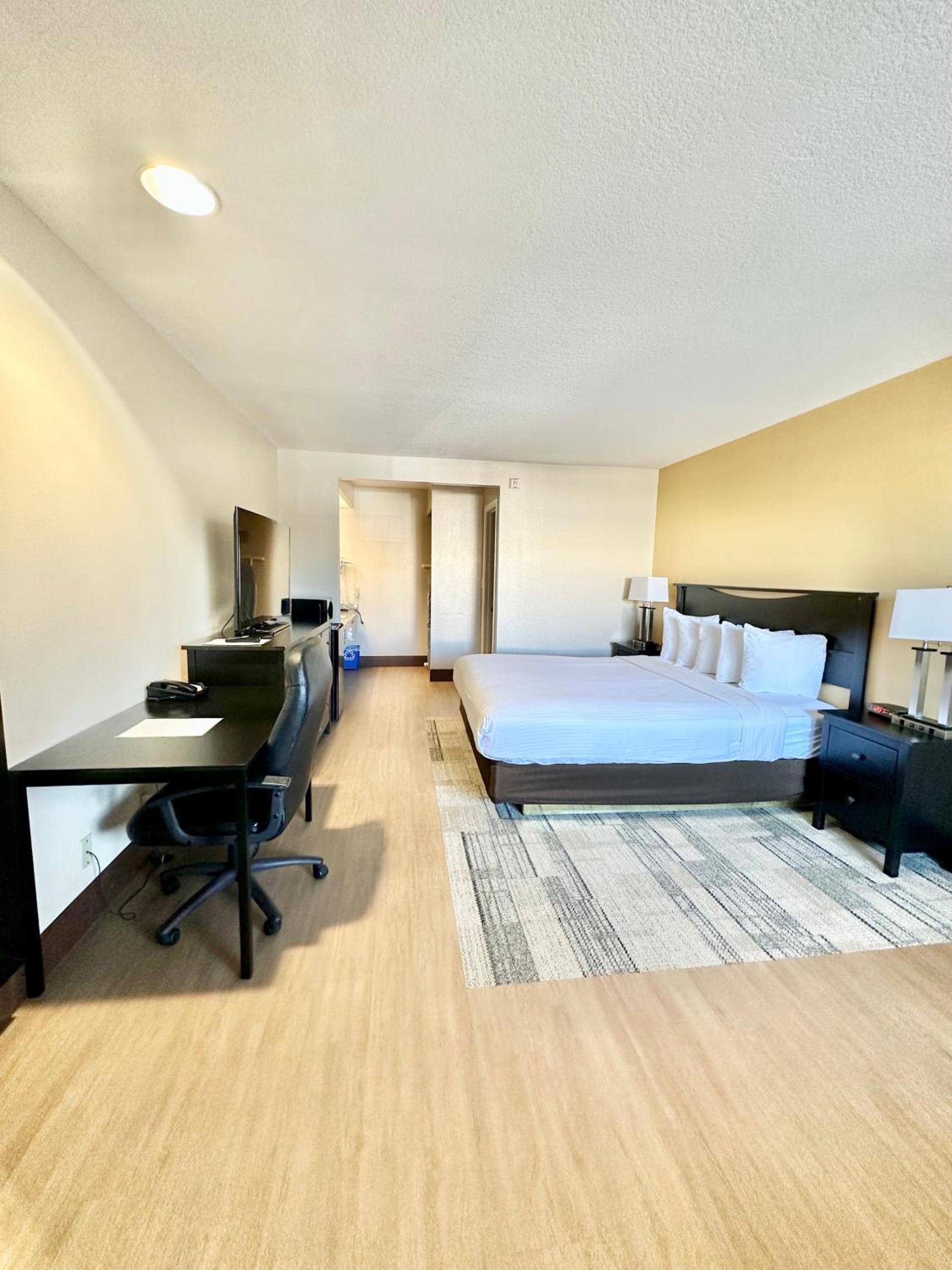 Stanford Inn & Suites Anaheim photo 25