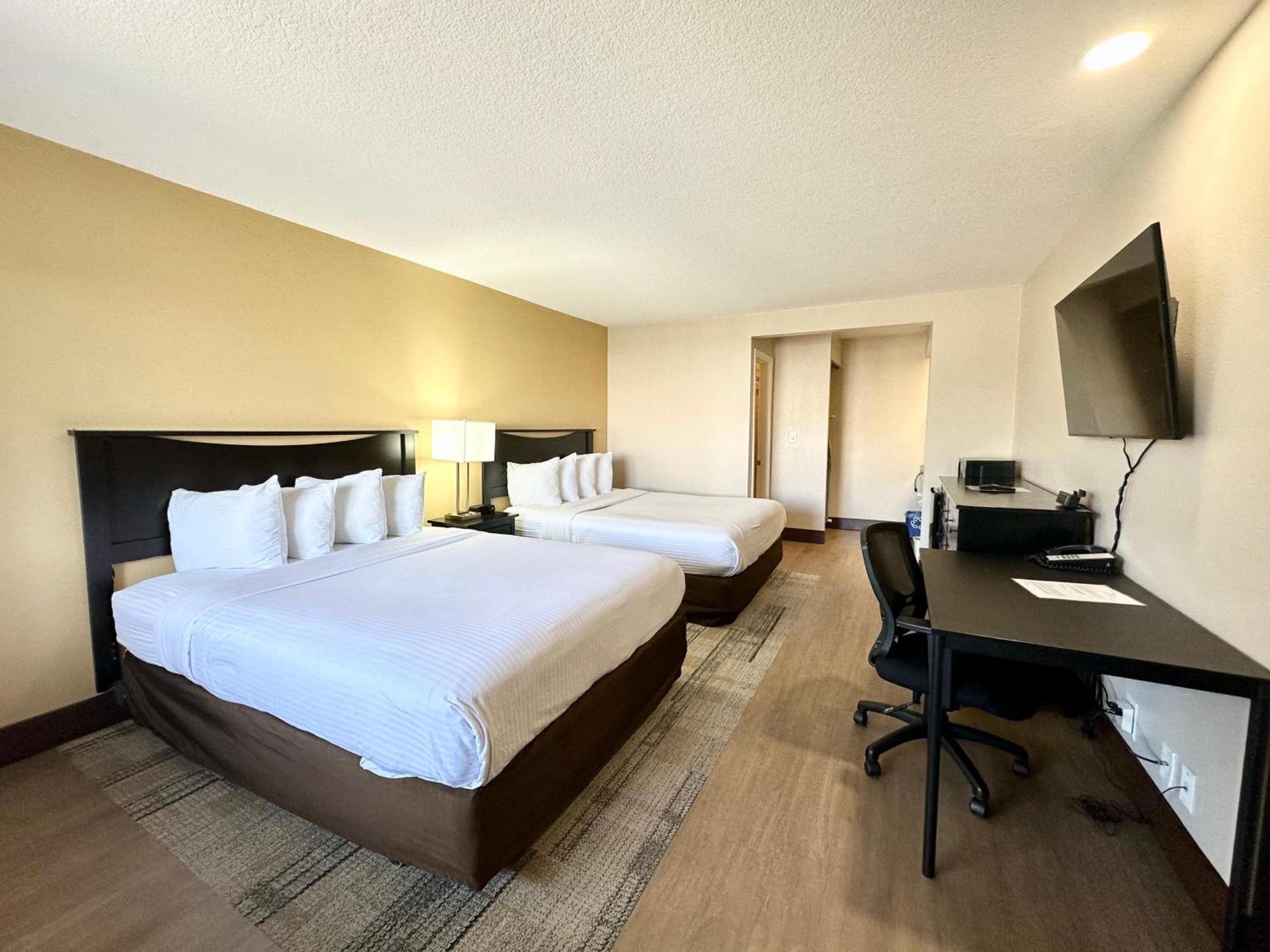 Stanford Inn & Suites Anaheim photo 39