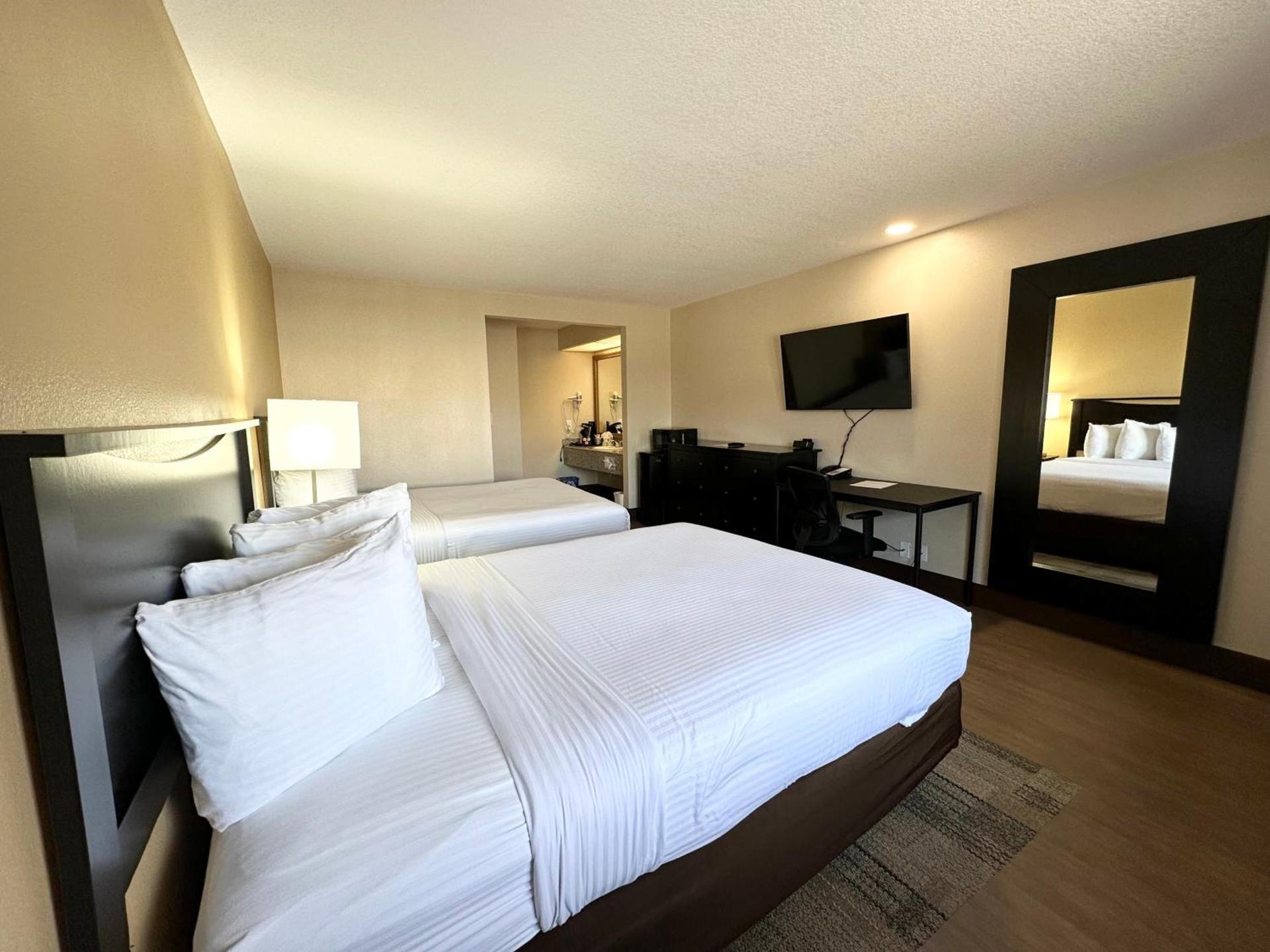 Stanford Inn & Suites Anaheim photo 27