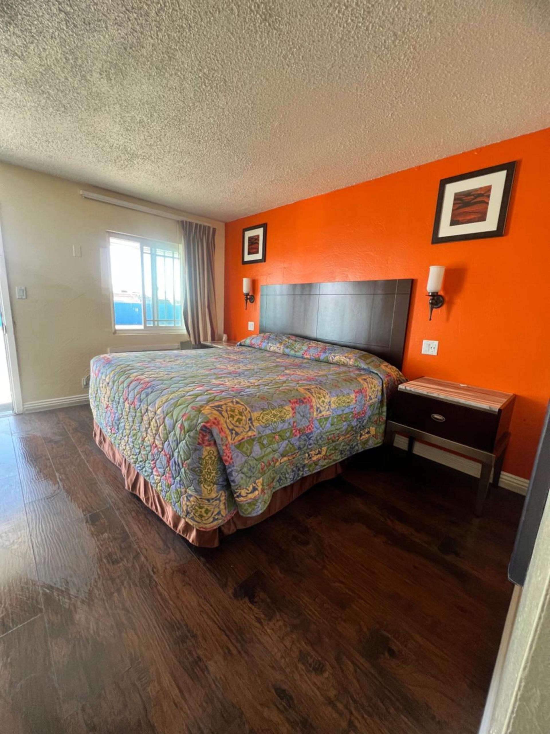 Walden Motel photo 9