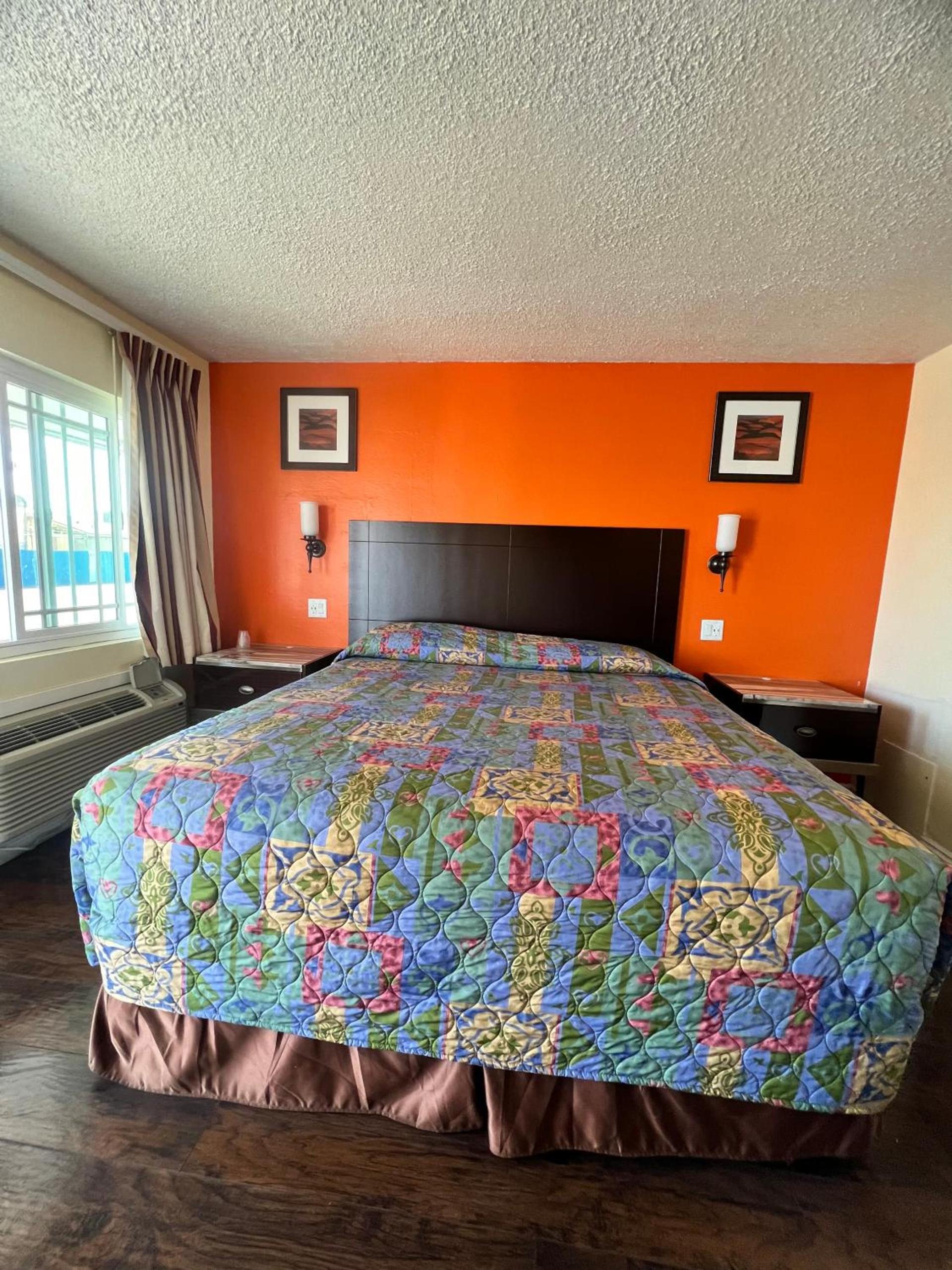 Walden Motel photo 10