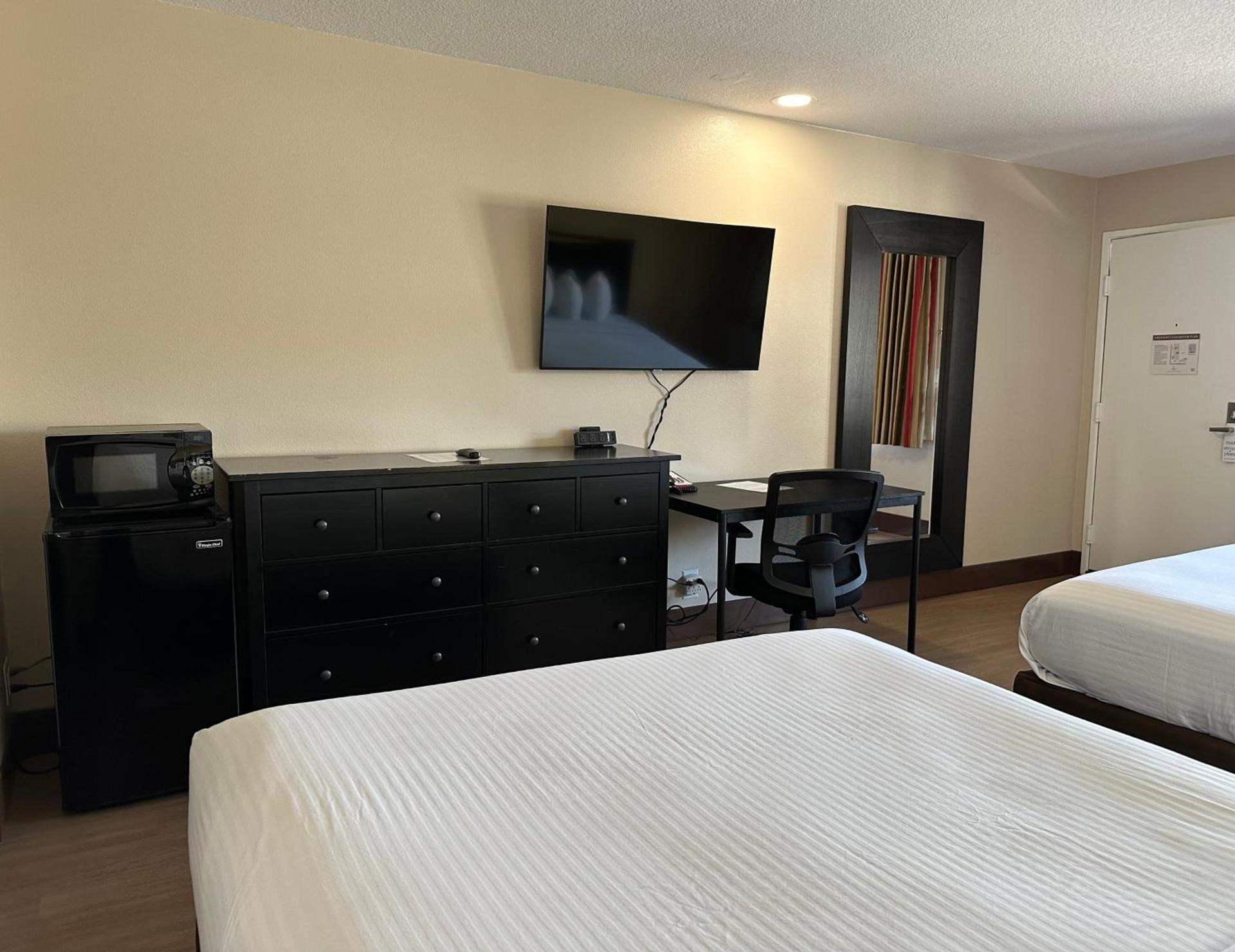 Stanford Inn & Suites Anaheim photo 28