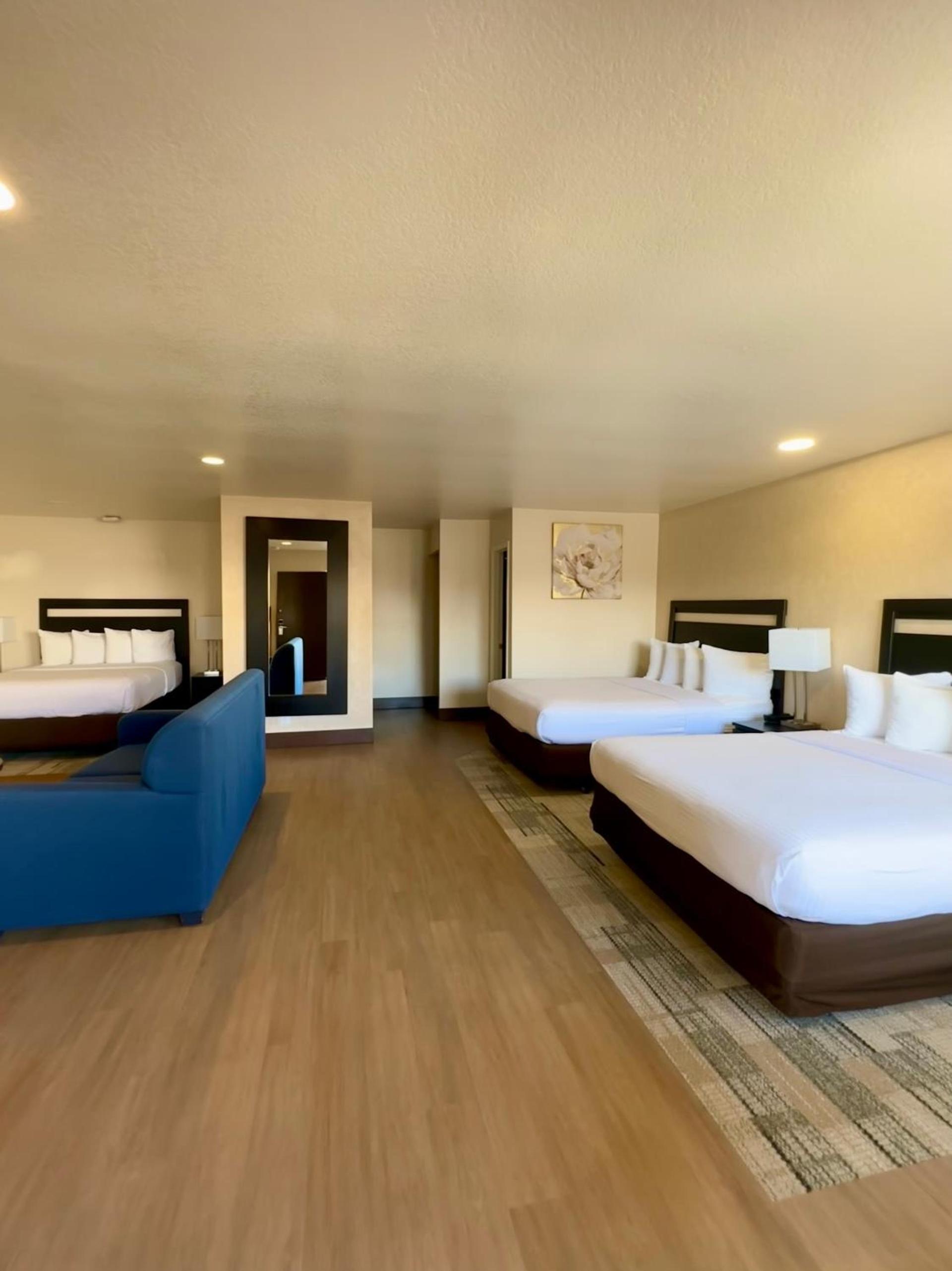 Stanford Inn & Suites Anaheim photo 31
