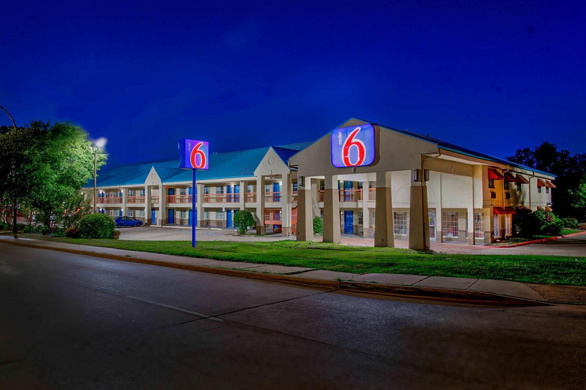 Motel 6-Arlington, TX photo 1