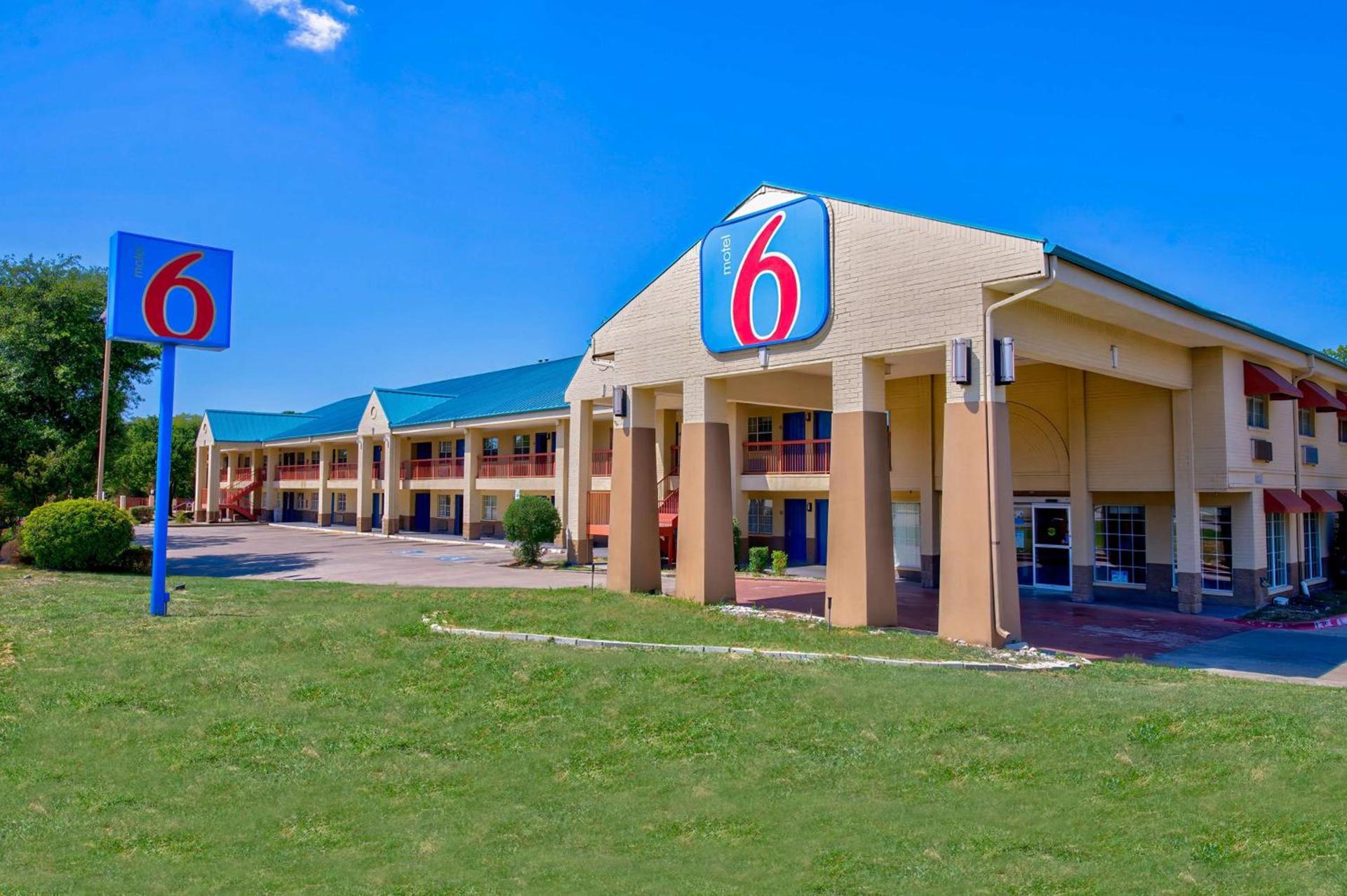 Motel 6-Arlington, TX photo 3