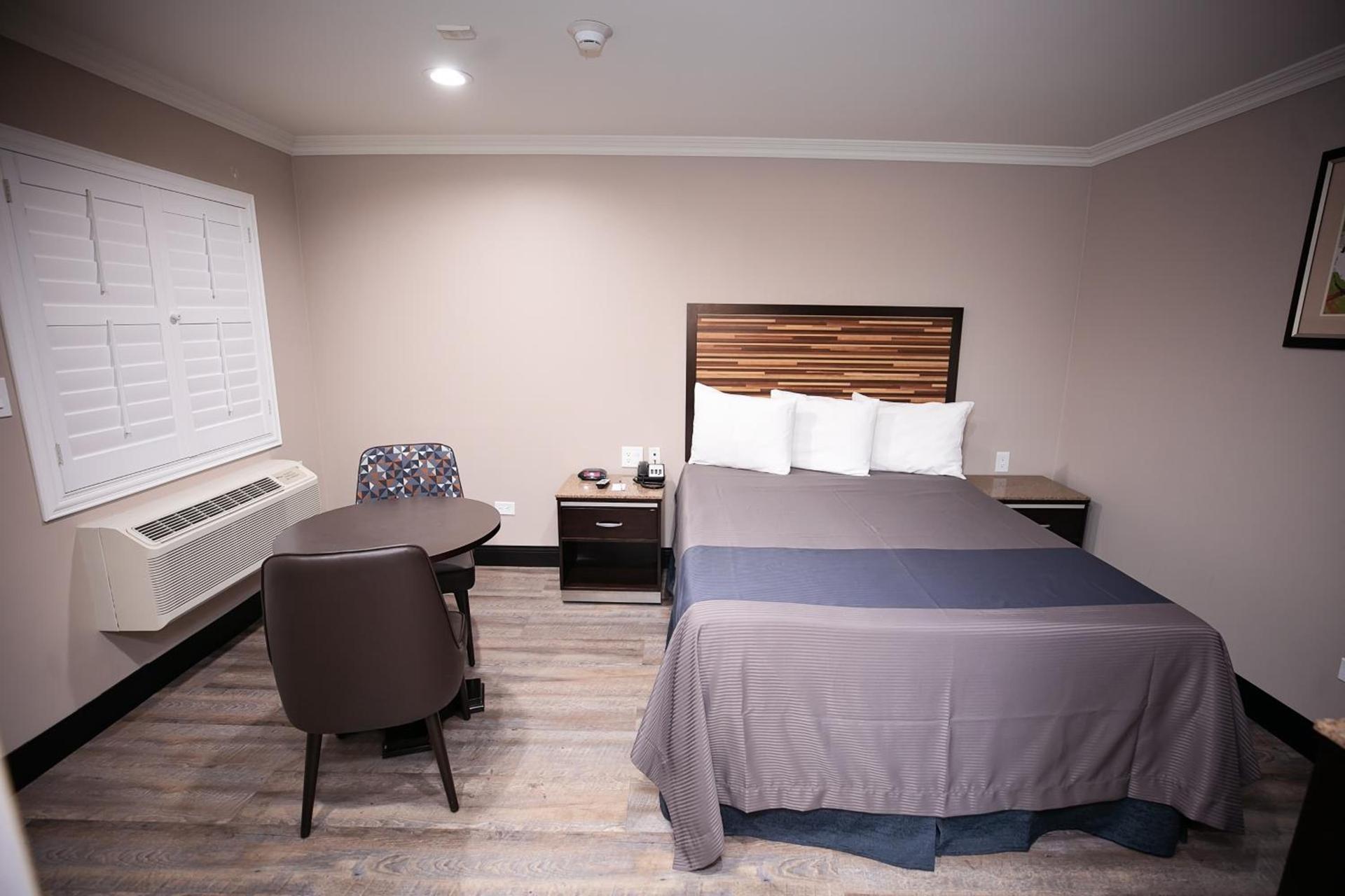 Diamond Bell Inn & Suites photo 3