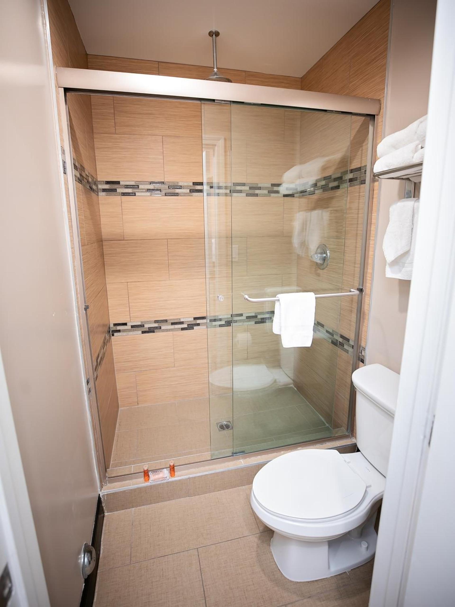 Diamond Bell Inn & Suites photo 10