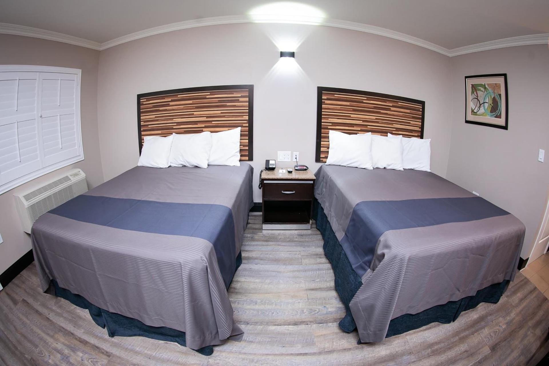 Diamond Bell Inn & Suites photo 2