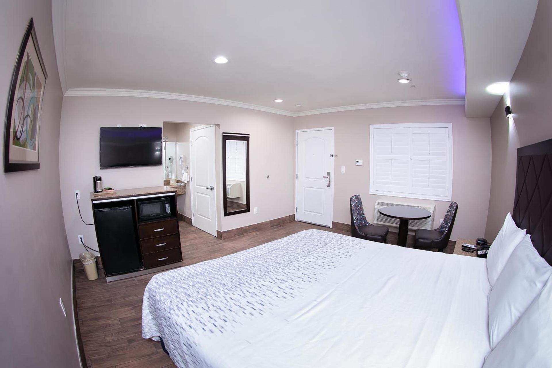 Diamond Bell Inn & Suites photo 12
