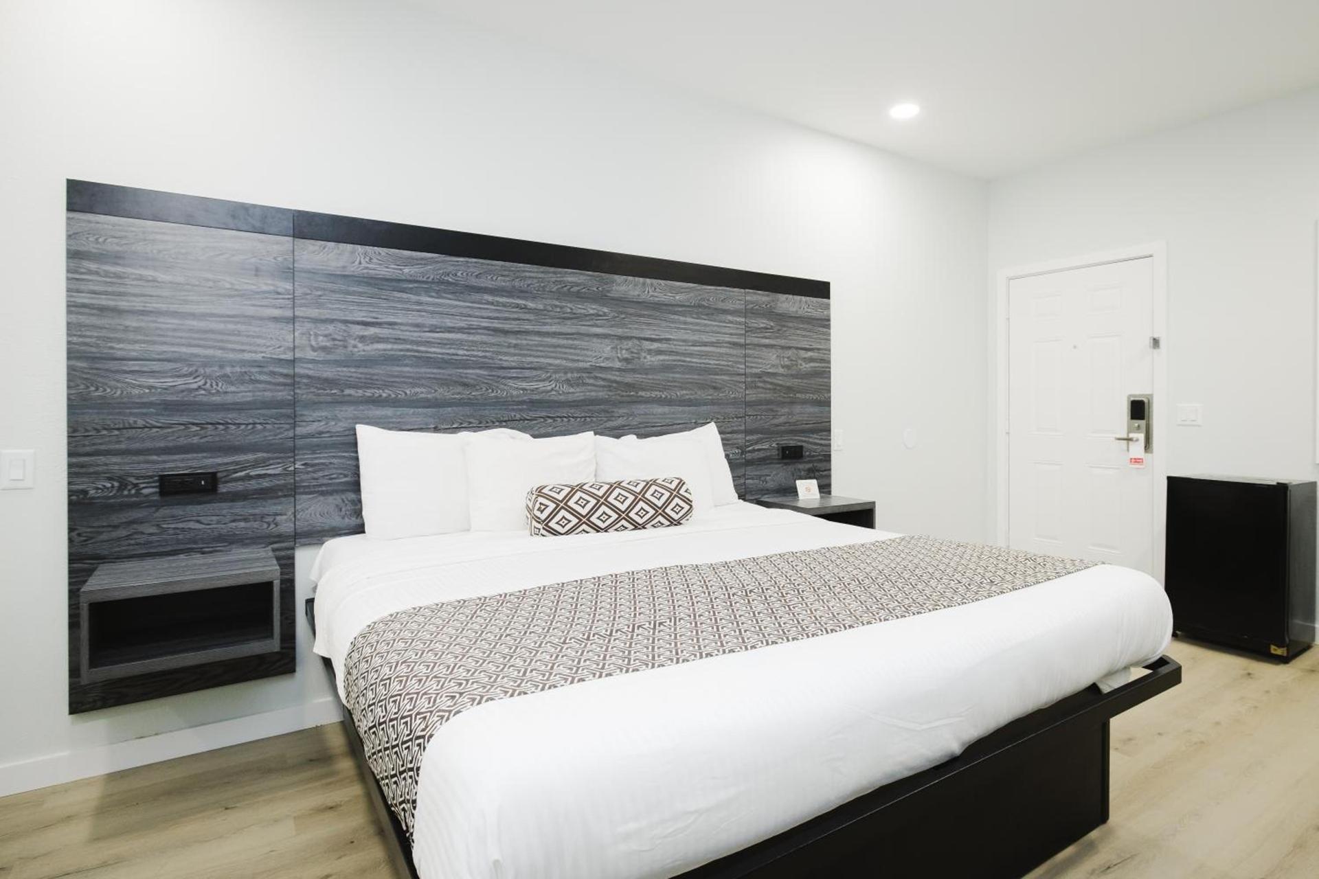 Sapphire Inn & Suites photo 10