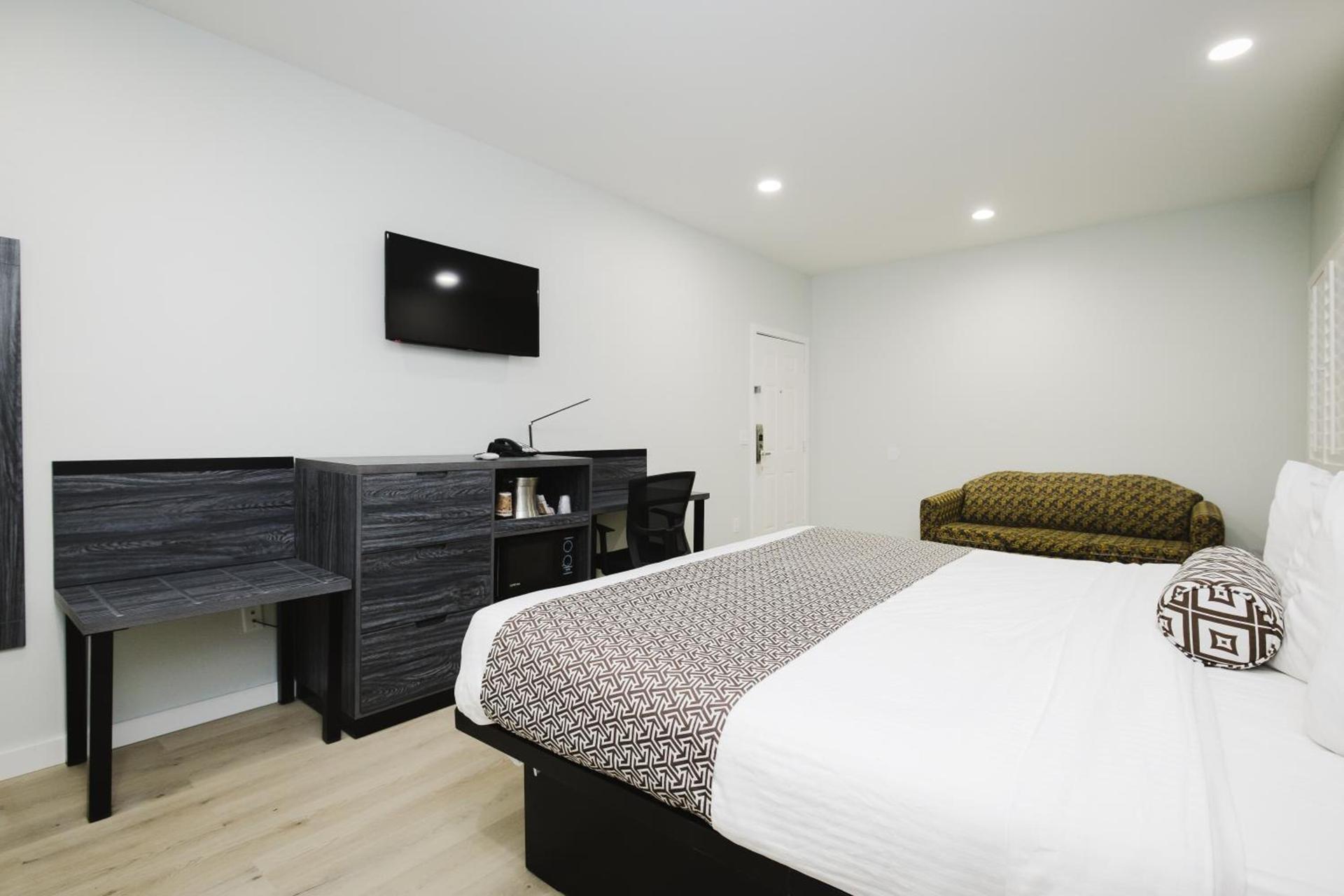 Sapphire Inn & Suites photo 62