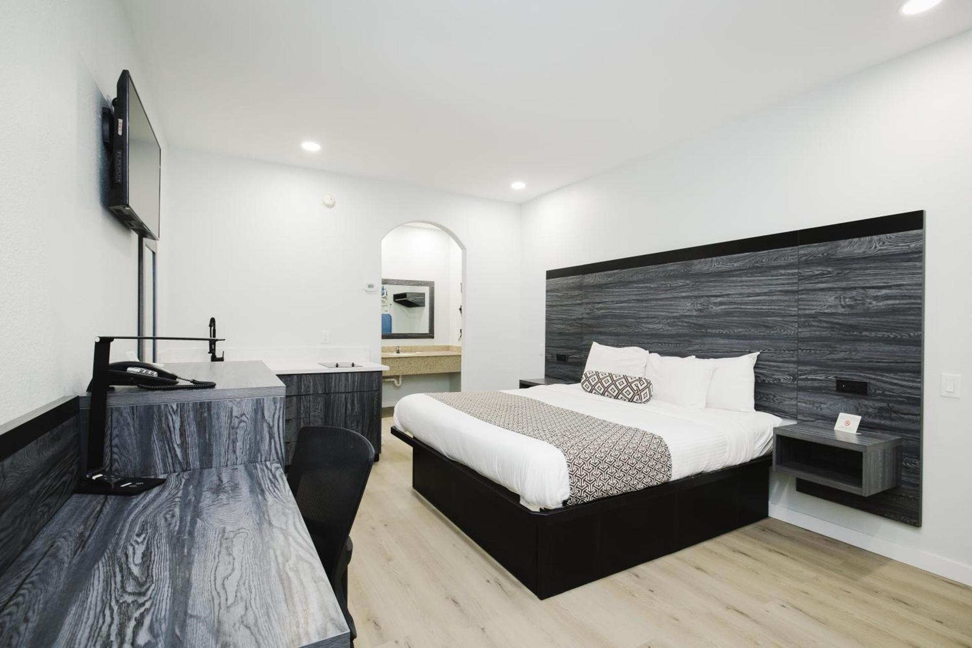 Sapphire Inn & Suites photo 54