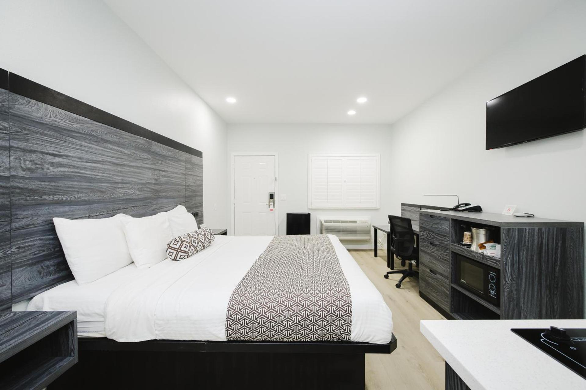 Sapphire Inn & Suites photo 30
