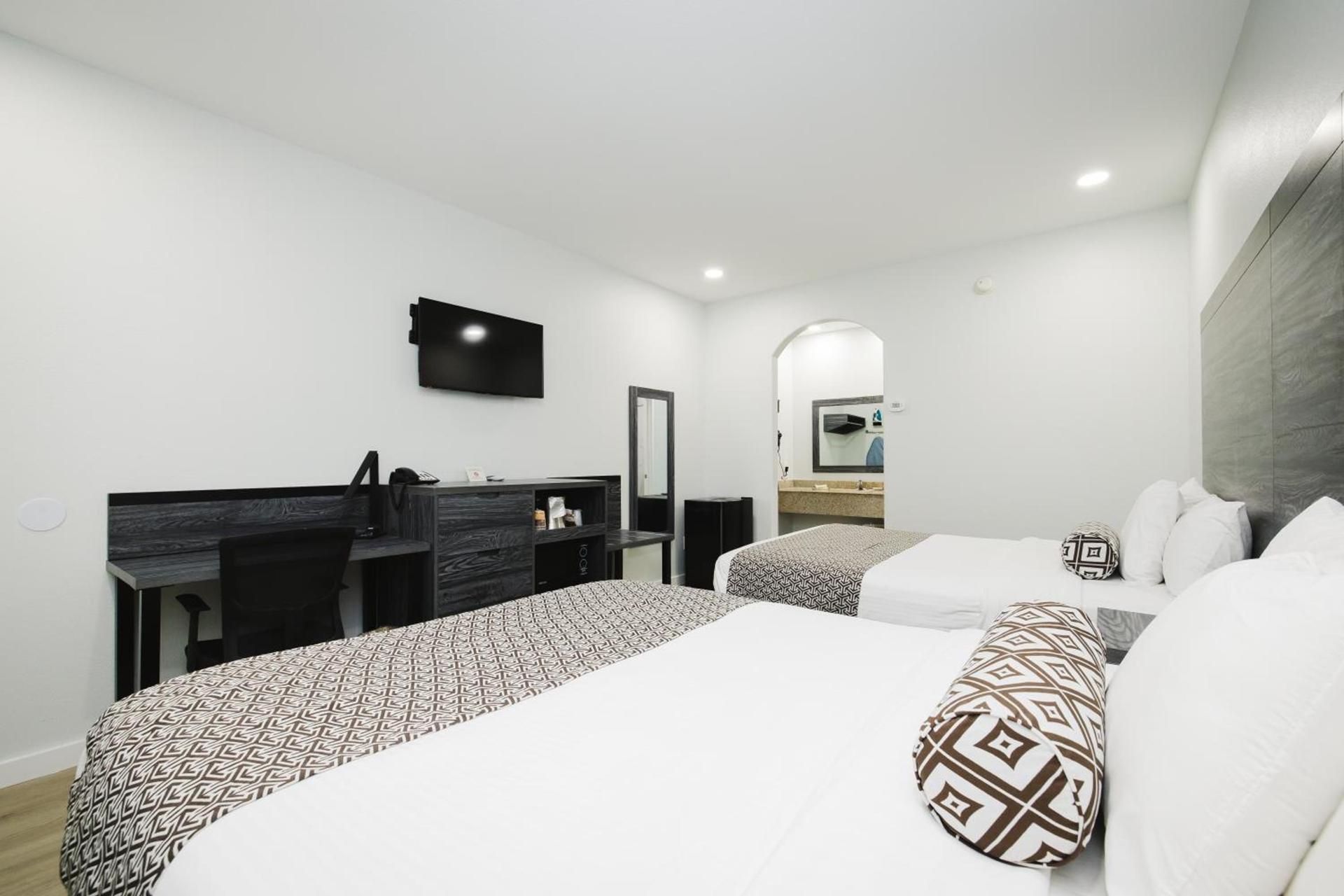 Sapphire Inn & Suites photo 35