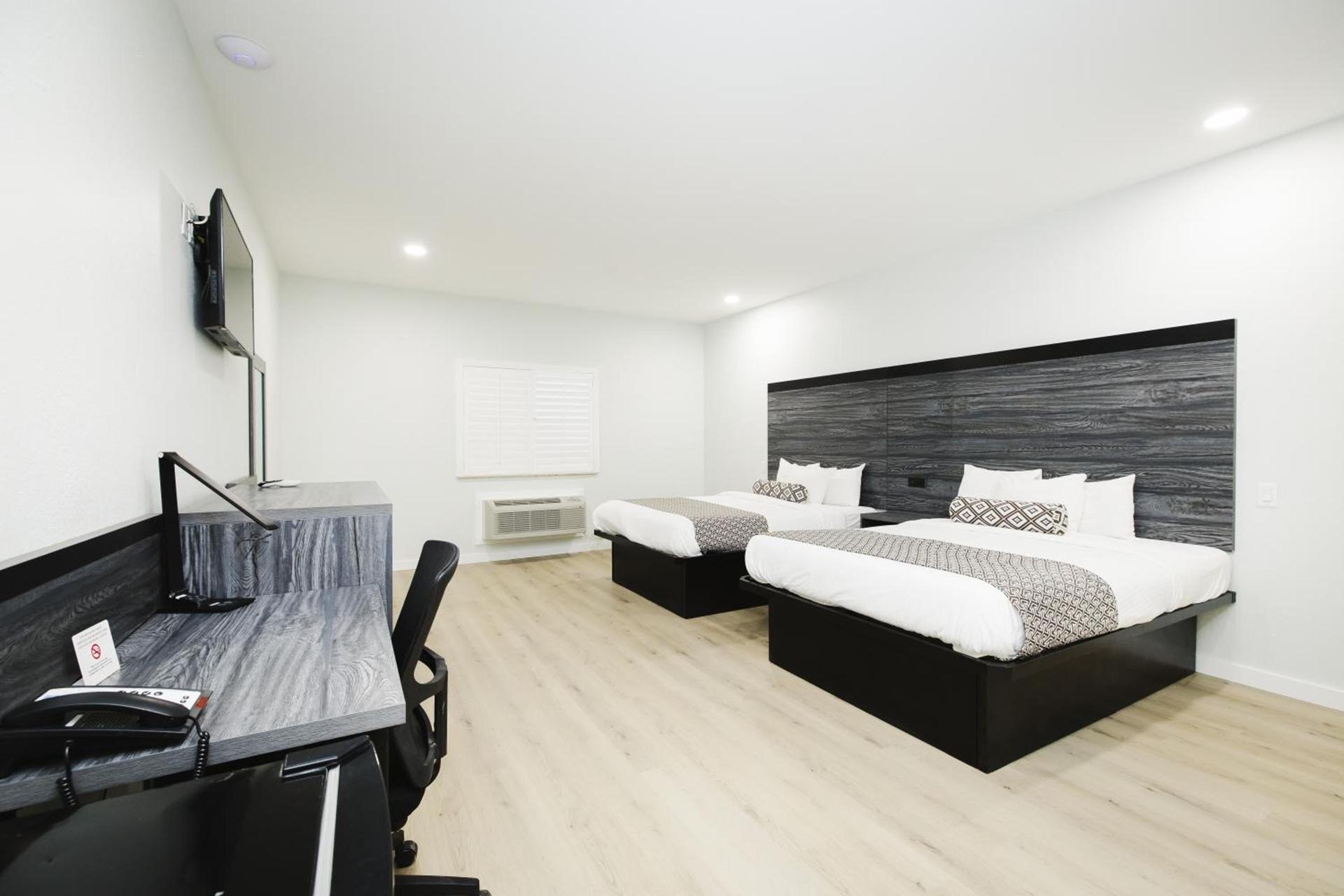 Sapphire Inn & Suites photo 3