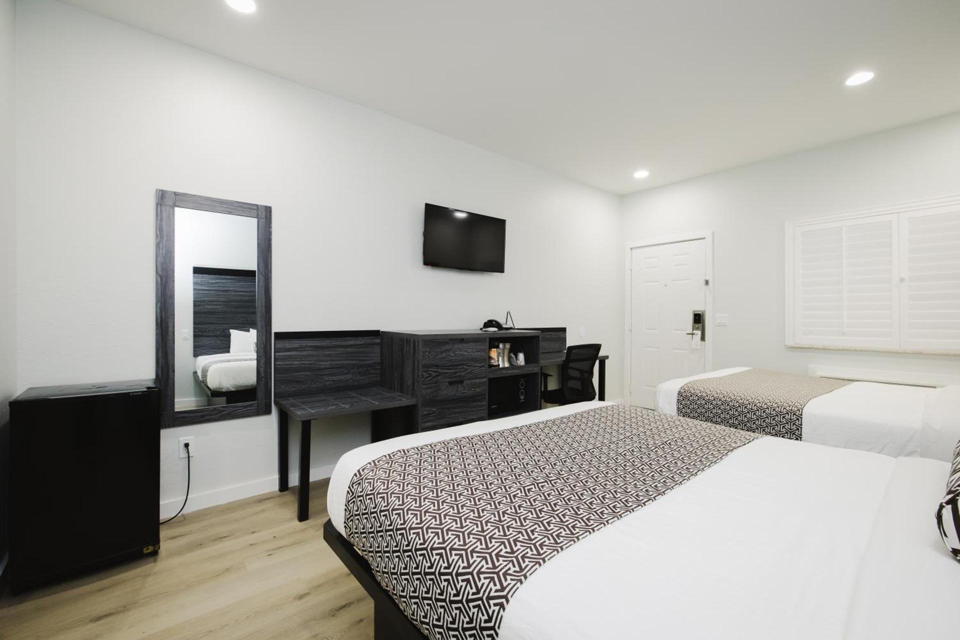 Sapphire Inn & Suites photo 28