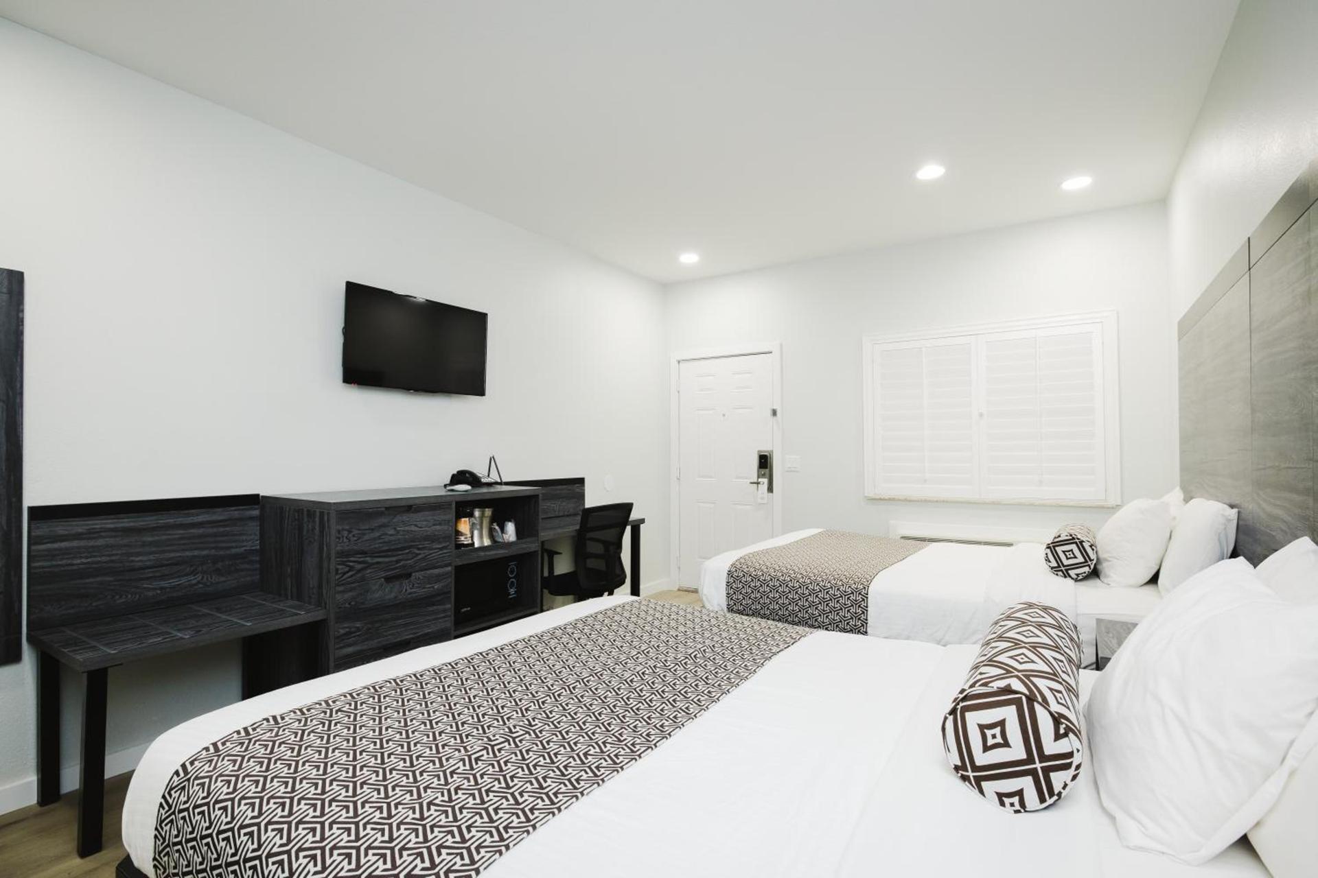 Sapphire Inn & Suites photo 68