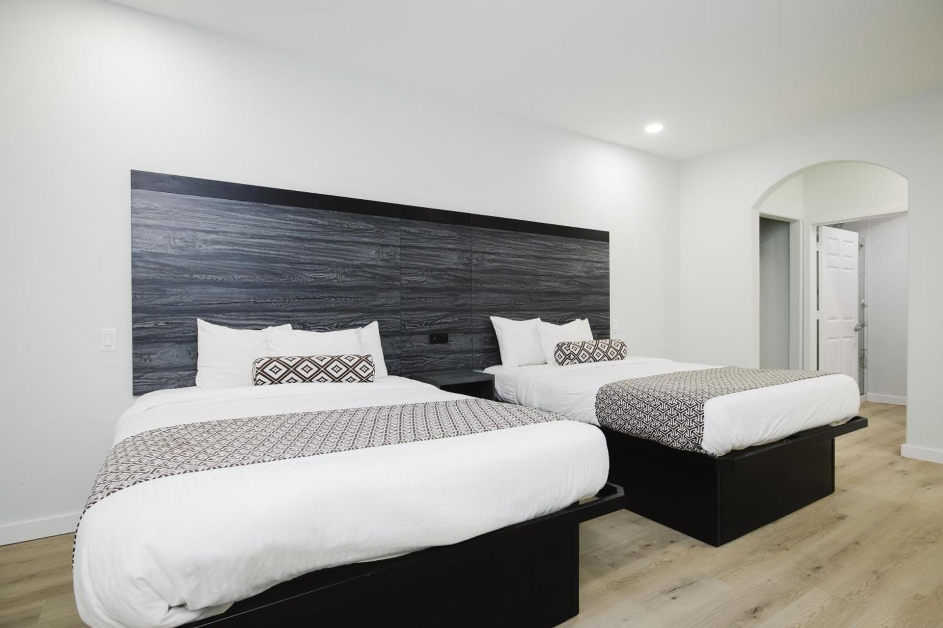Sapphire Inn & Suites photo 6