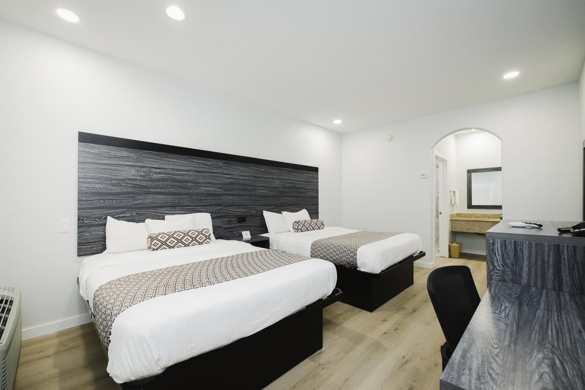 Sapphire Inn & Suites photo 45