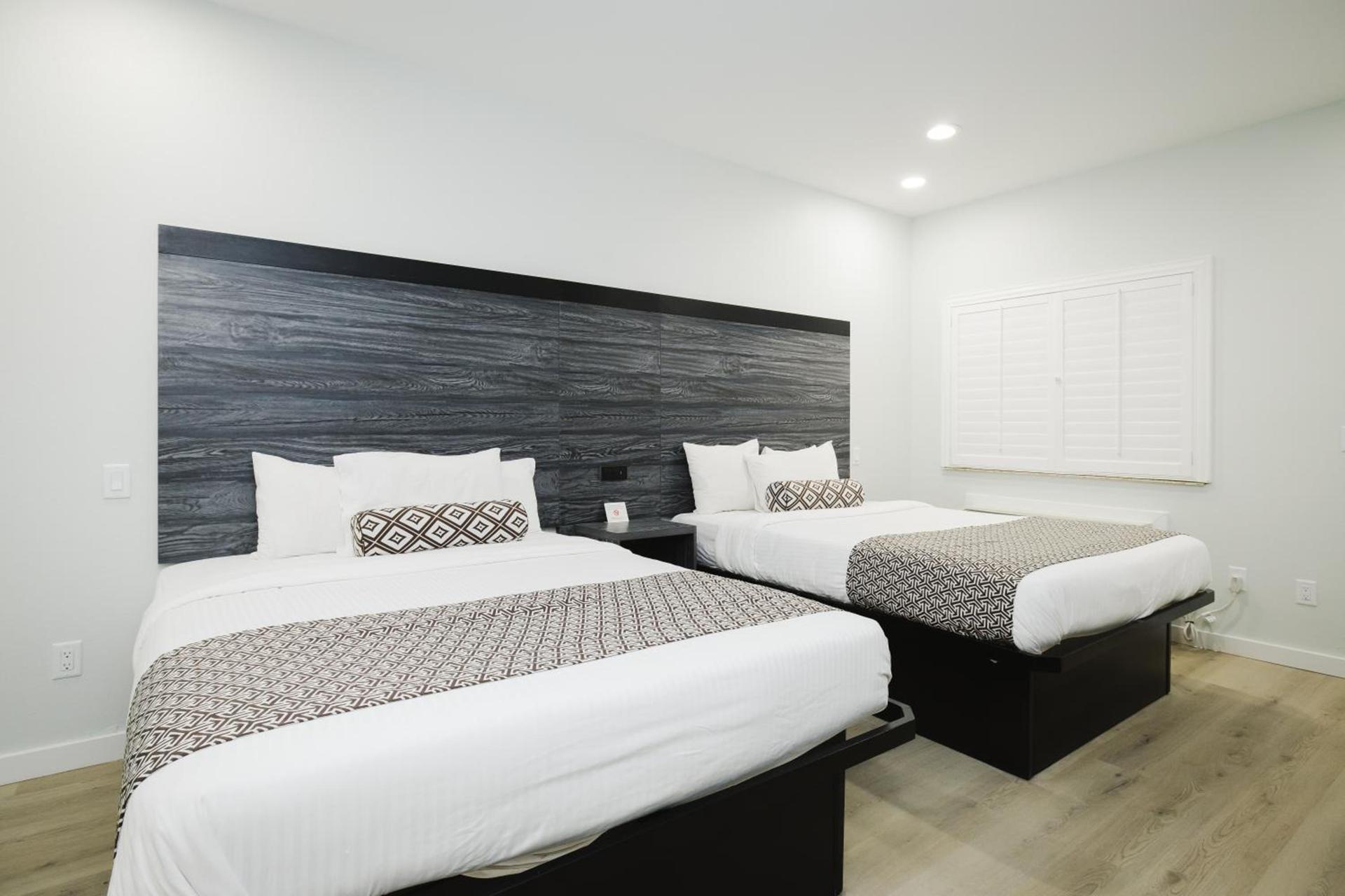 Sapphire Inn & Suites photo 67