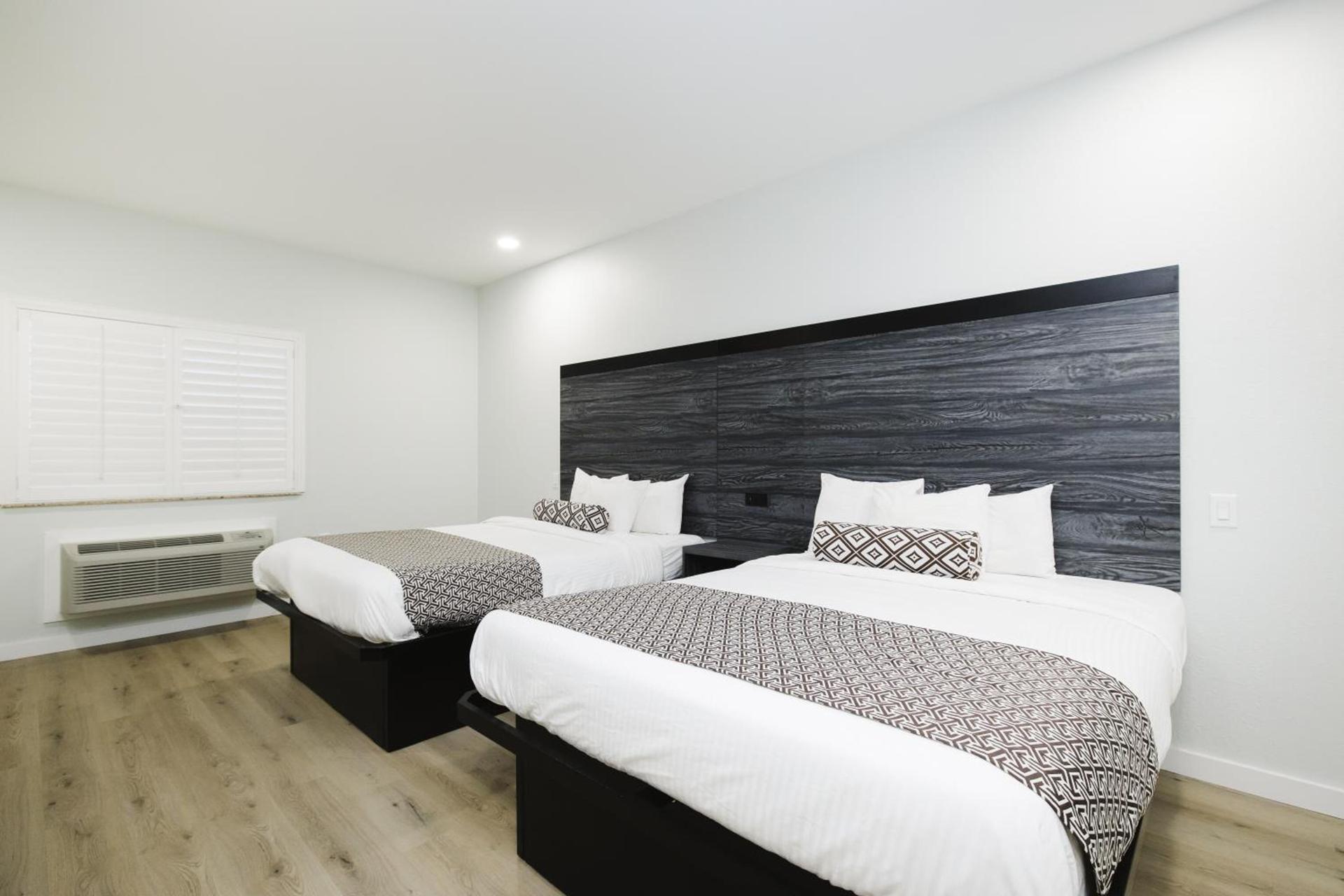 Sapphire Inn & Suites photo 32