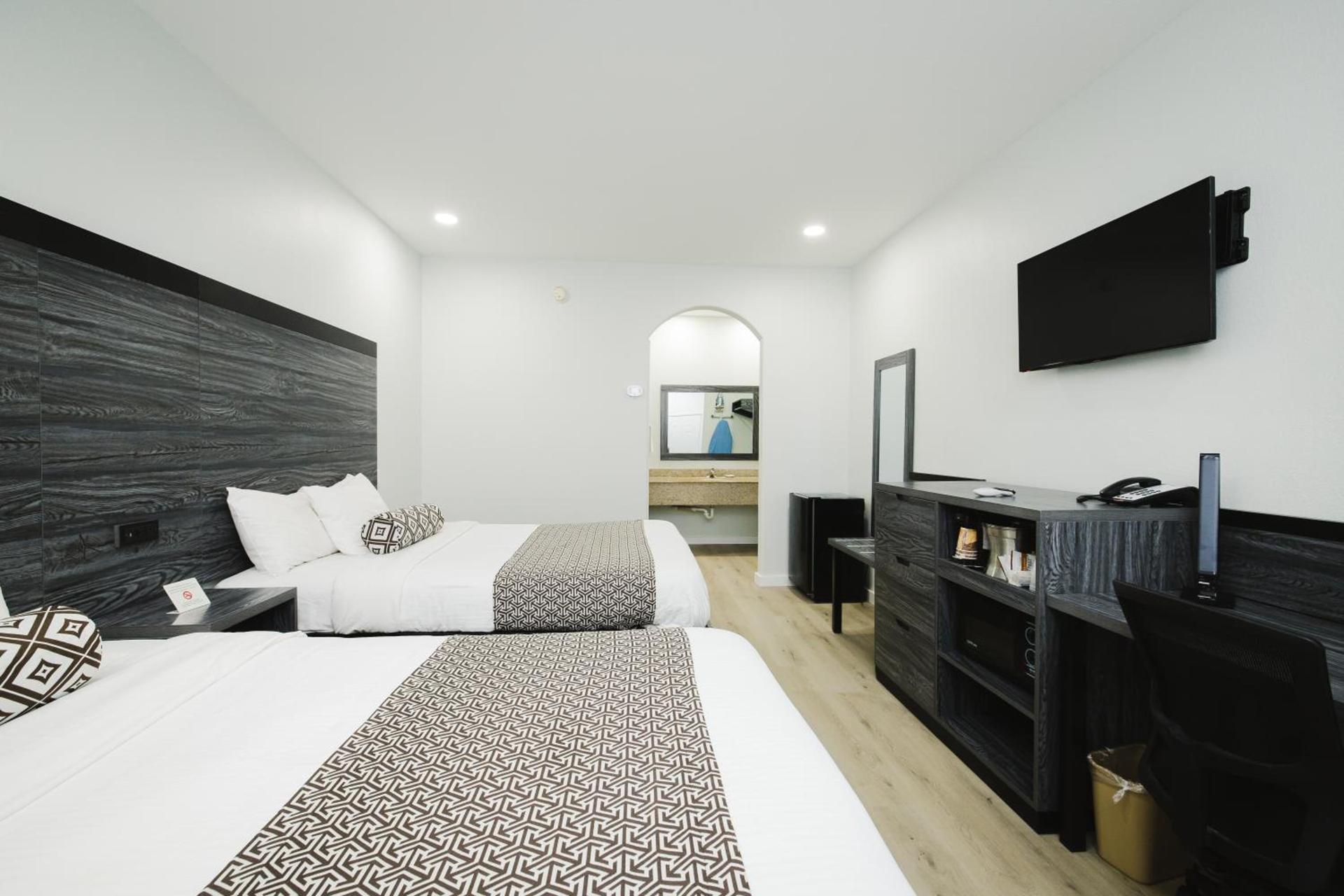 Sapphire Inn & Suites photo 23
