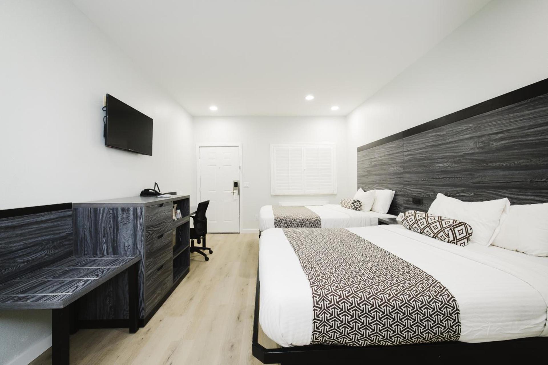 Sapphire Inn & Suites photo 14