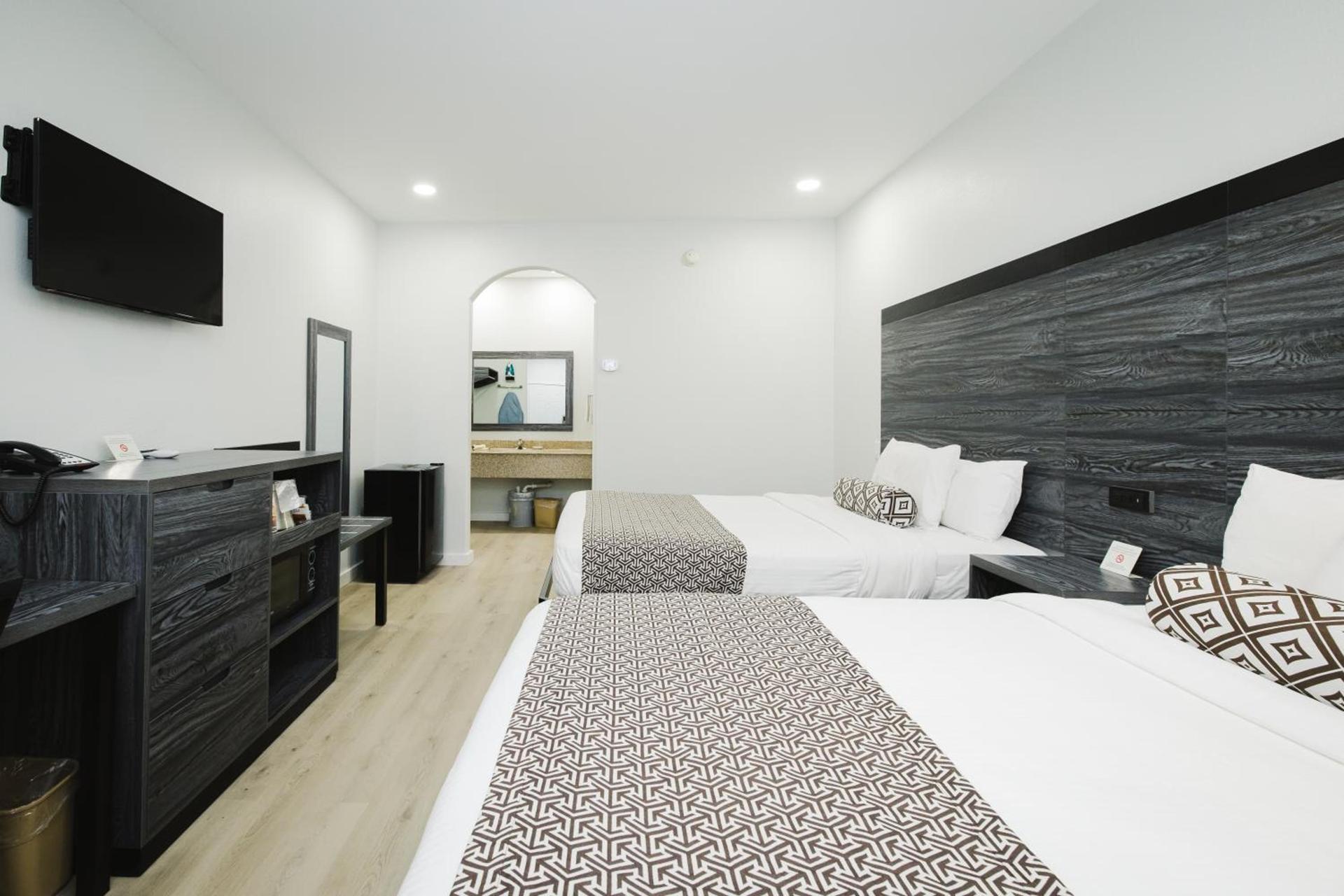 Sapphire Inn & Suites photo 29