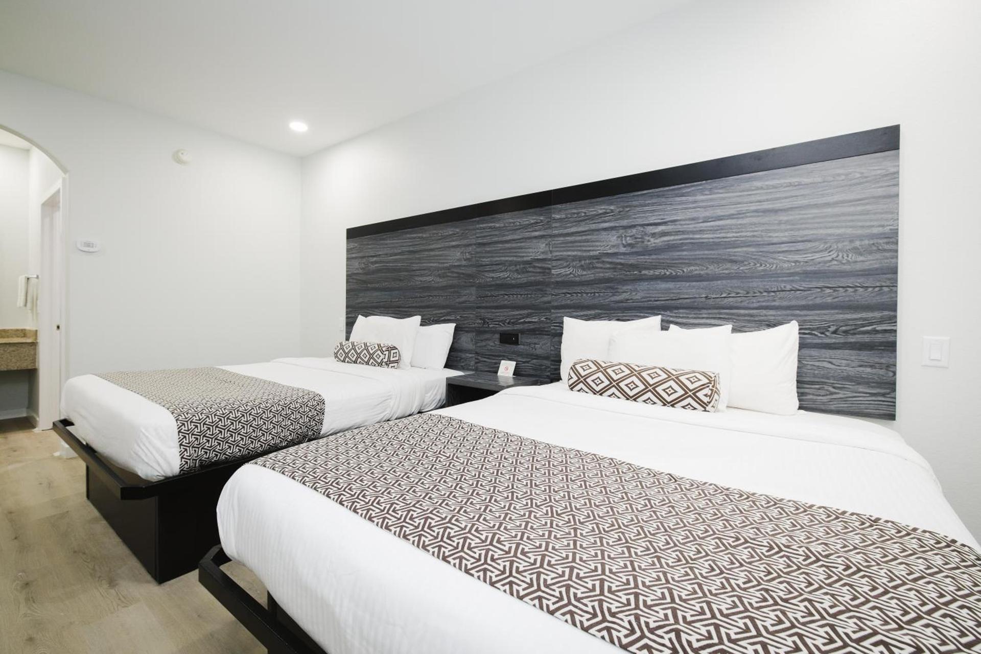 Sapphire Inn & Suites photo 64