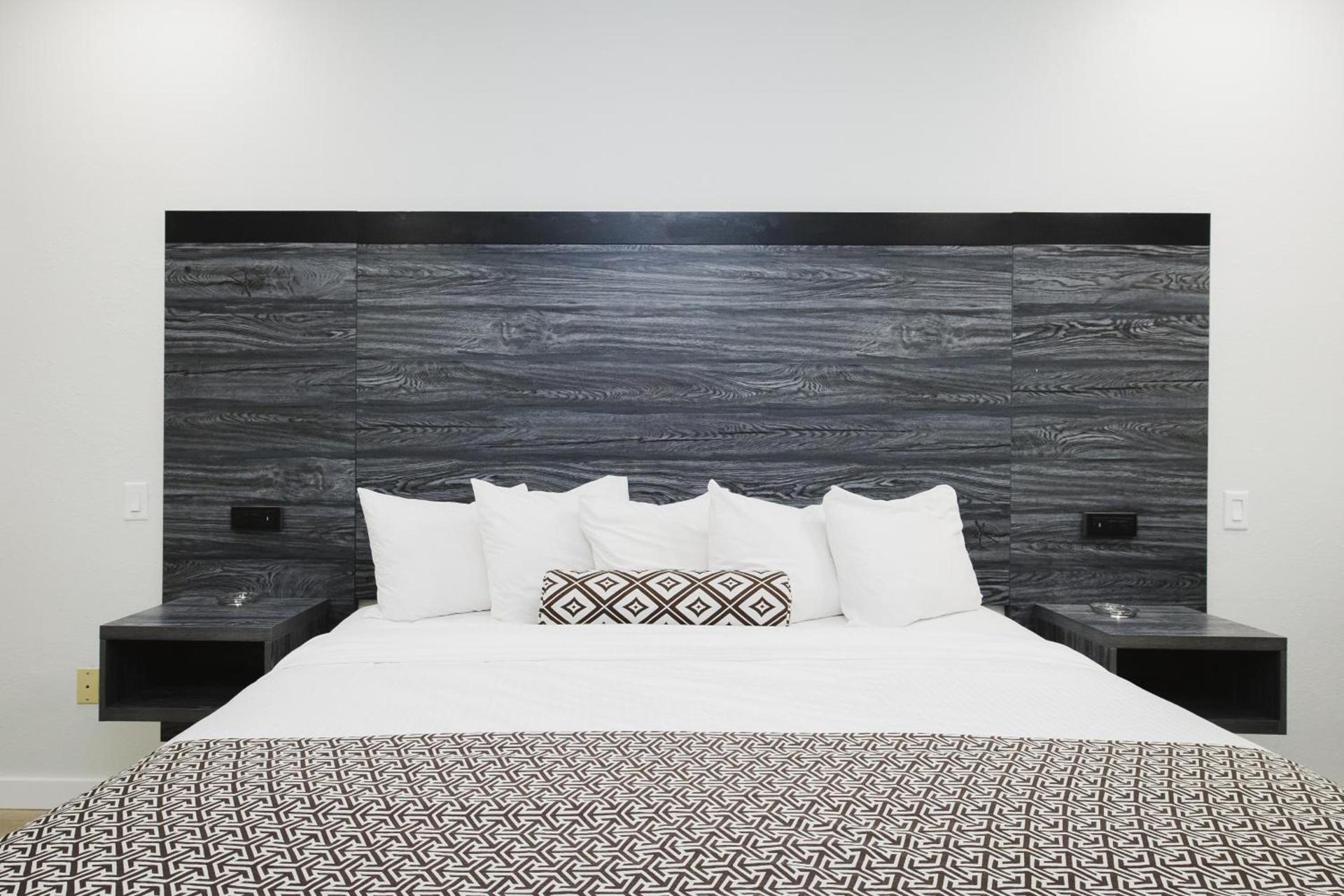 Sapphire Inn & Suites photo 5