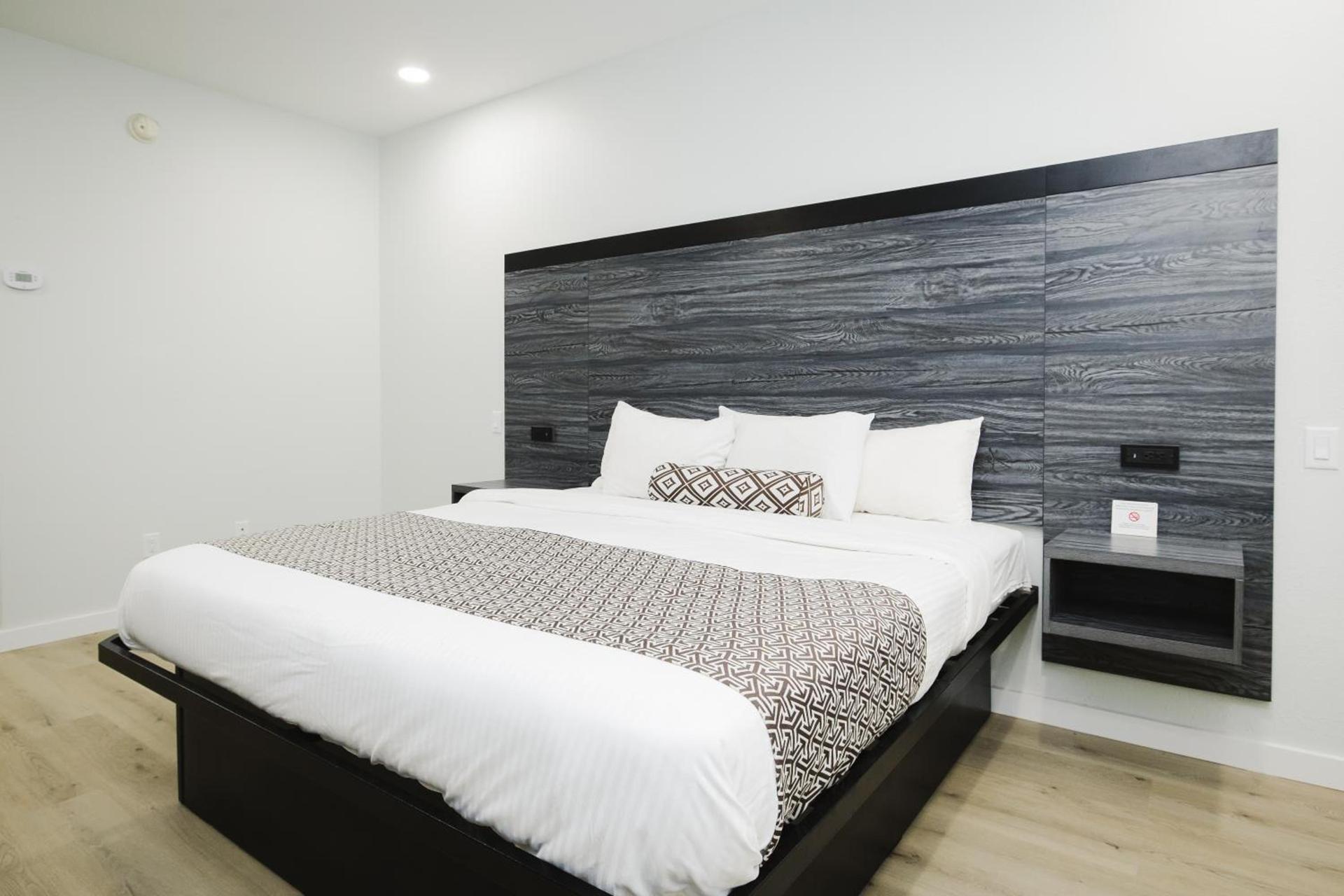 Sapphire Inn & Suites photo 25