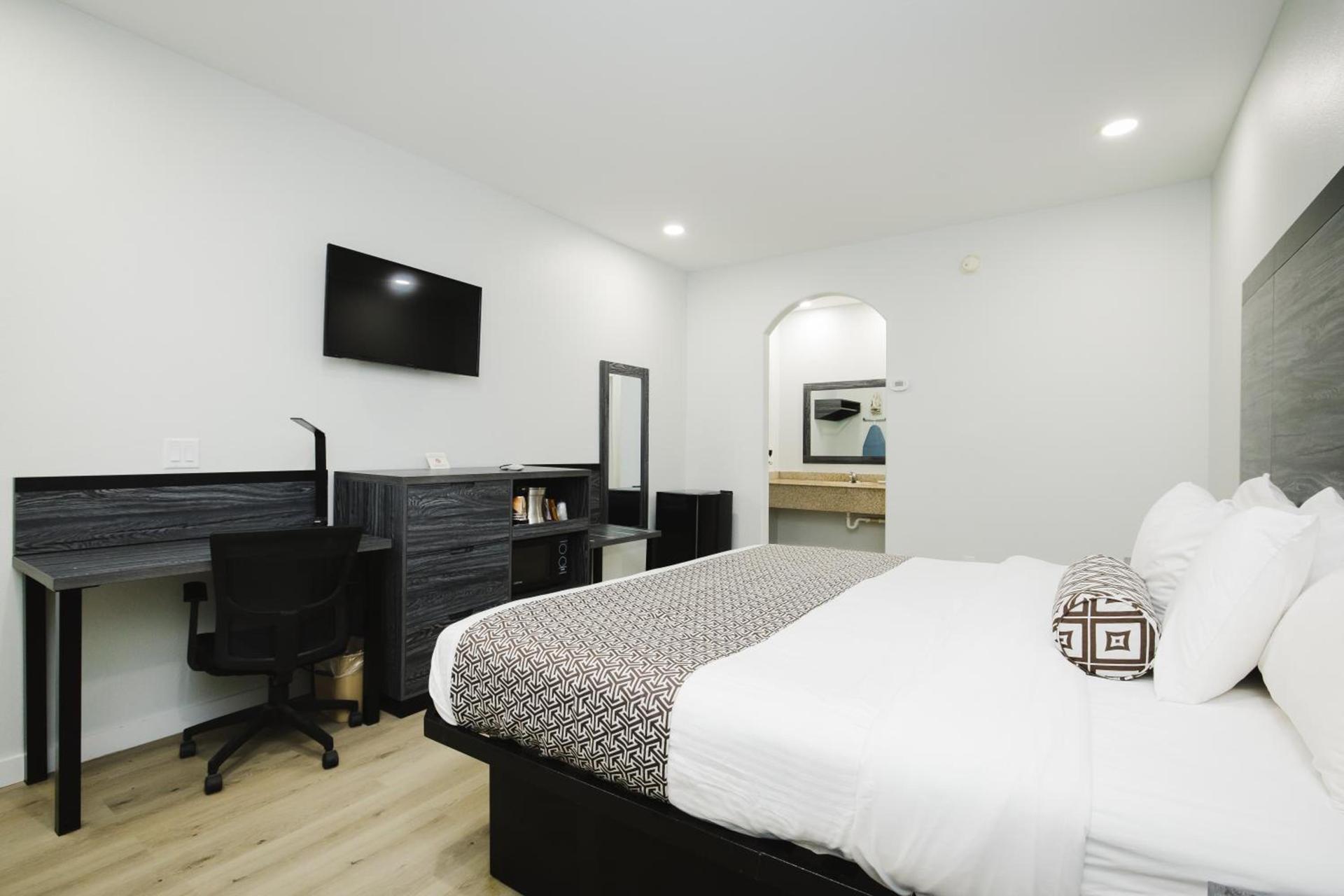 Sapphire Inn & Suites photo 73
