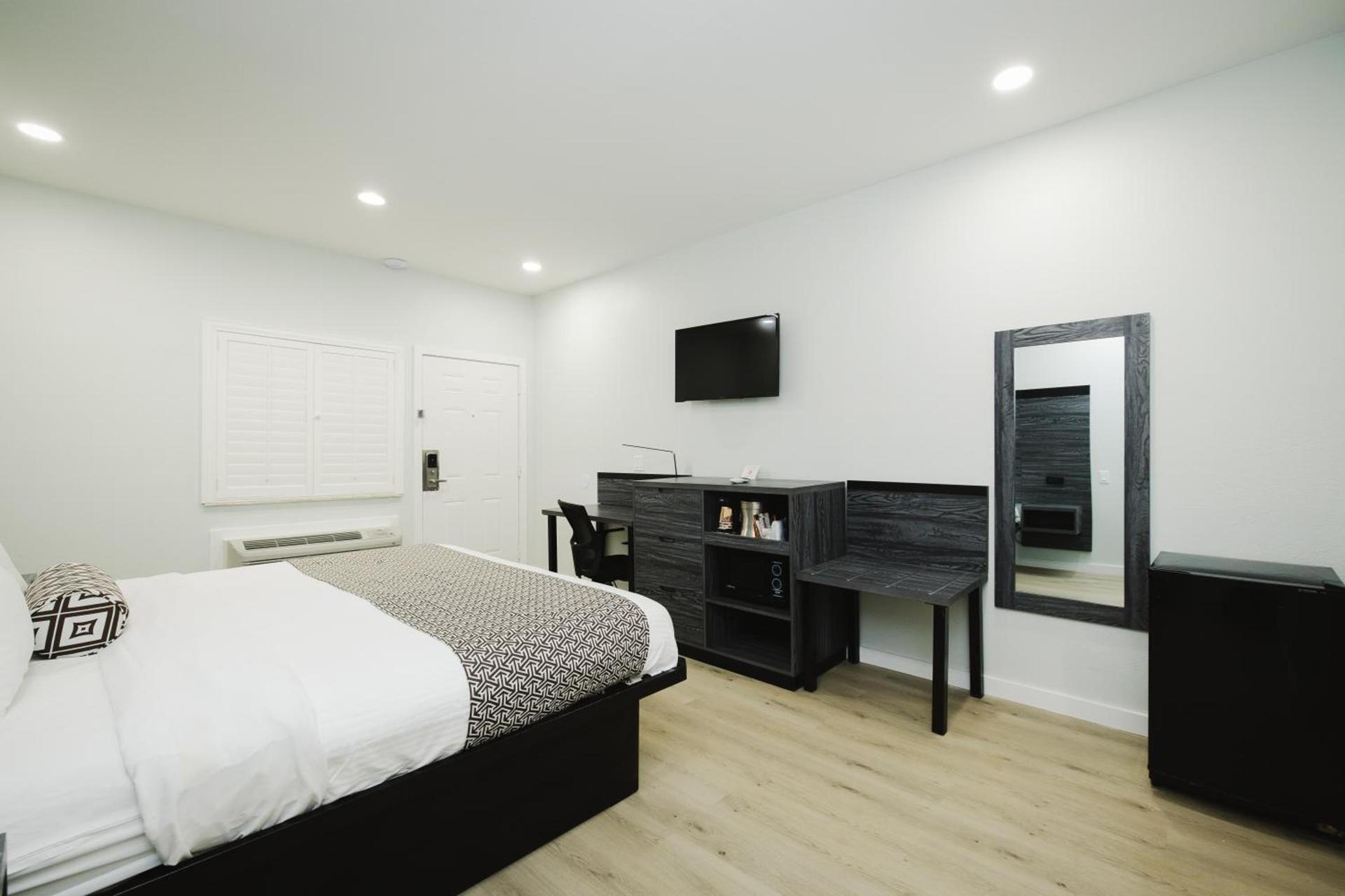 Sapphire Inn & Suites photo 39