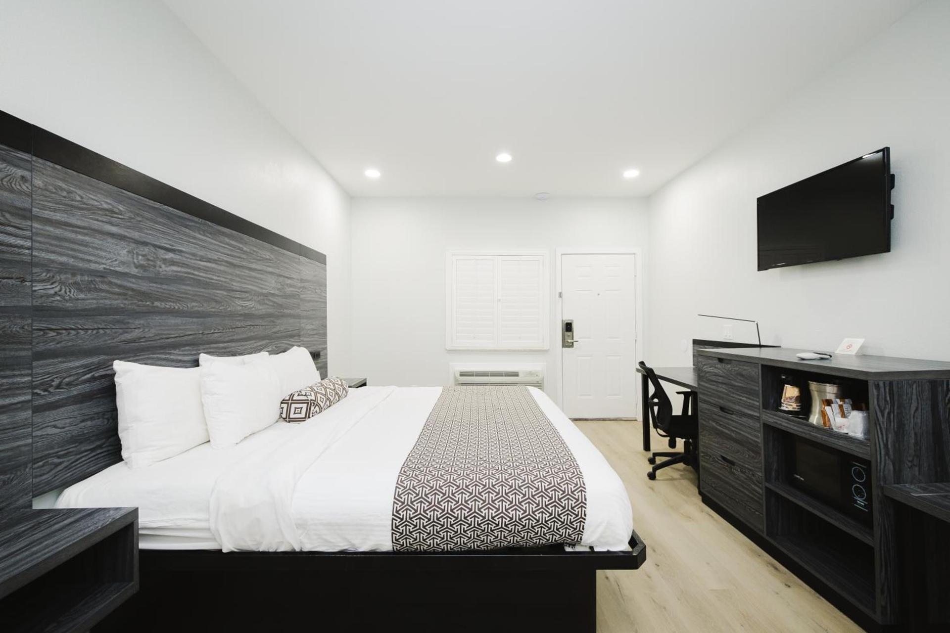 Sapphire Inn & Suites photo 66