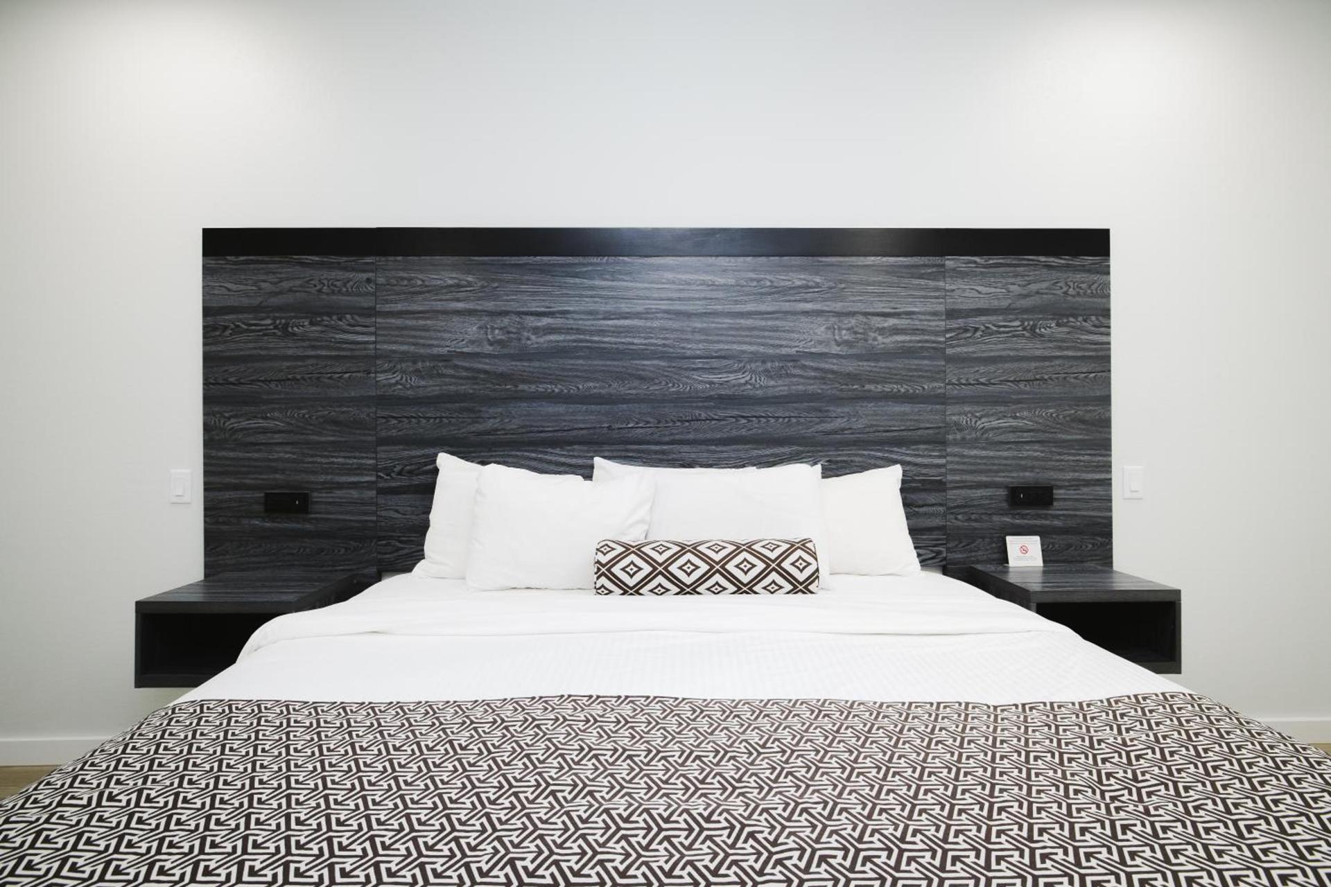 Sapphire Inn & Suites photo 16