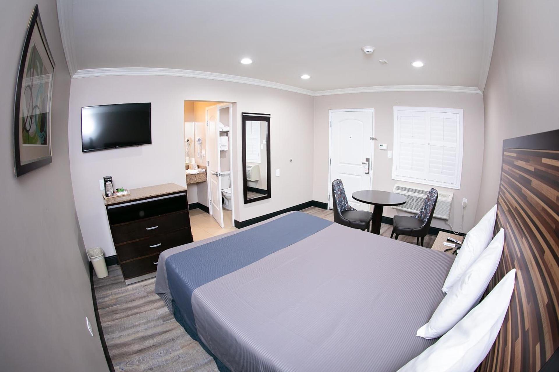 Diamond Bell Inn & Suites photo 17